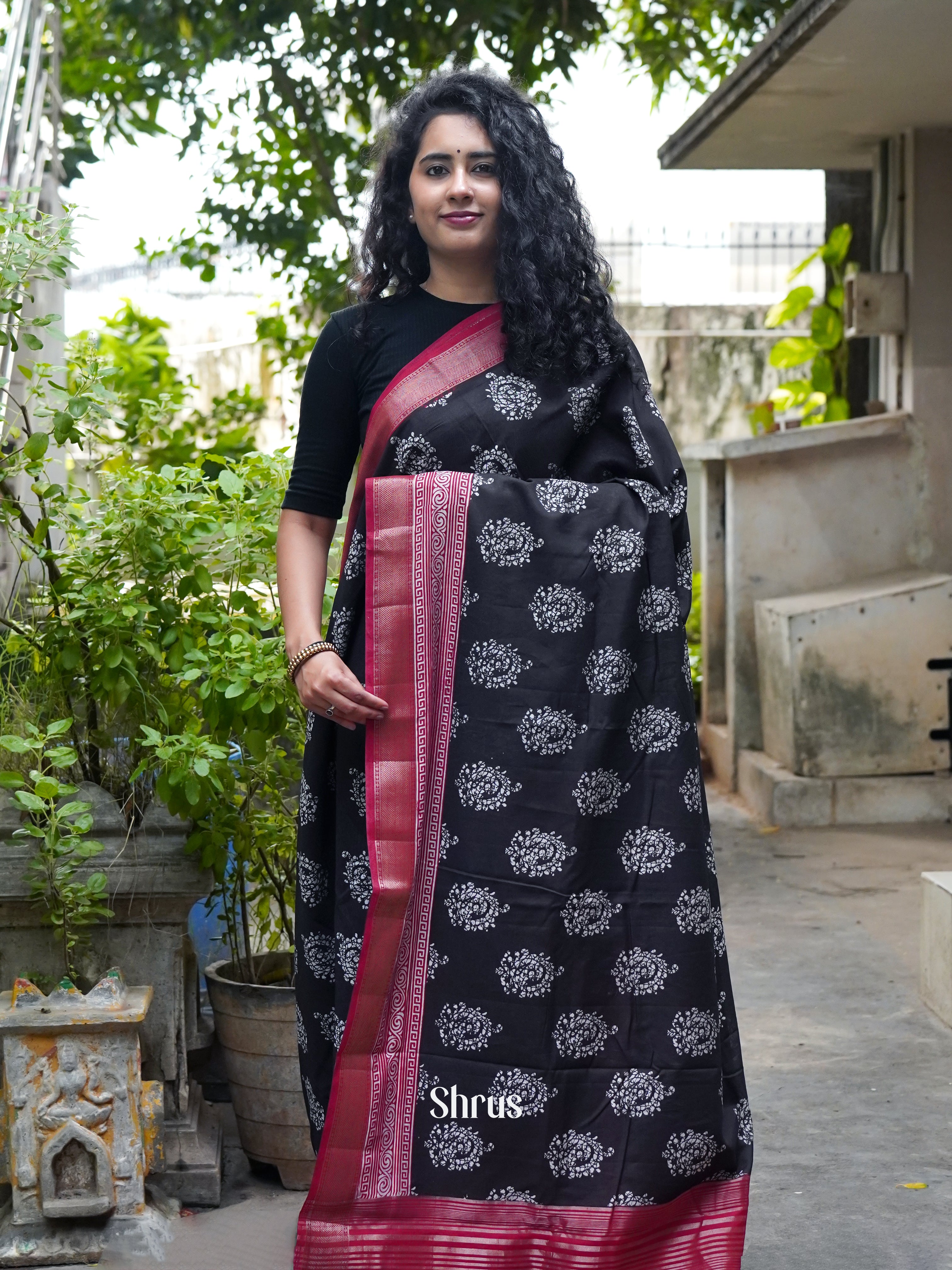Black & Red - Art Modal Saree - Shop on ShrusEternity.com