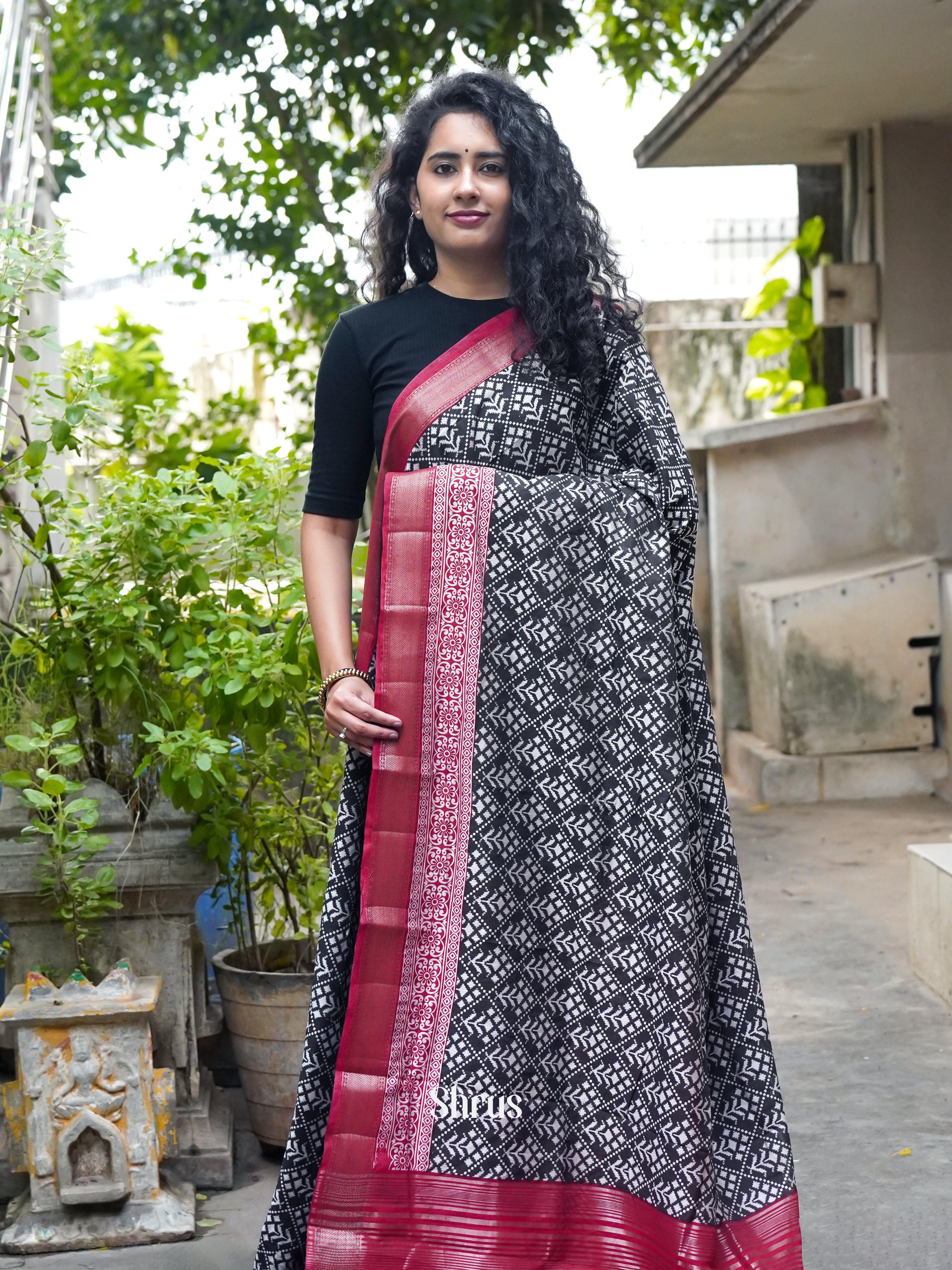 Black & red - Art Modal Saree - Shop on ShrusEternity.com
