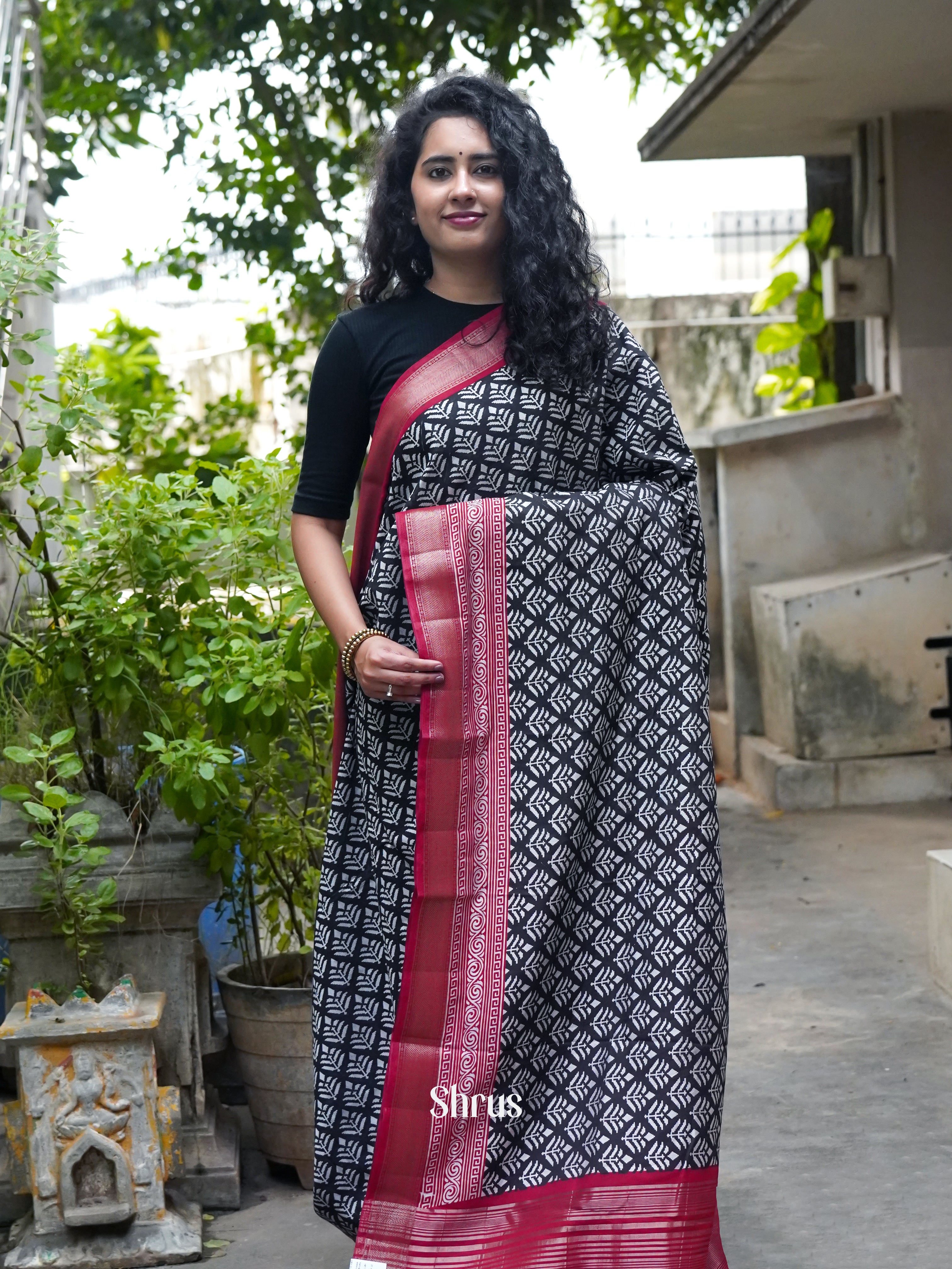 Black & Red - Art Modal Saree - Shop on ShrusEternity.com