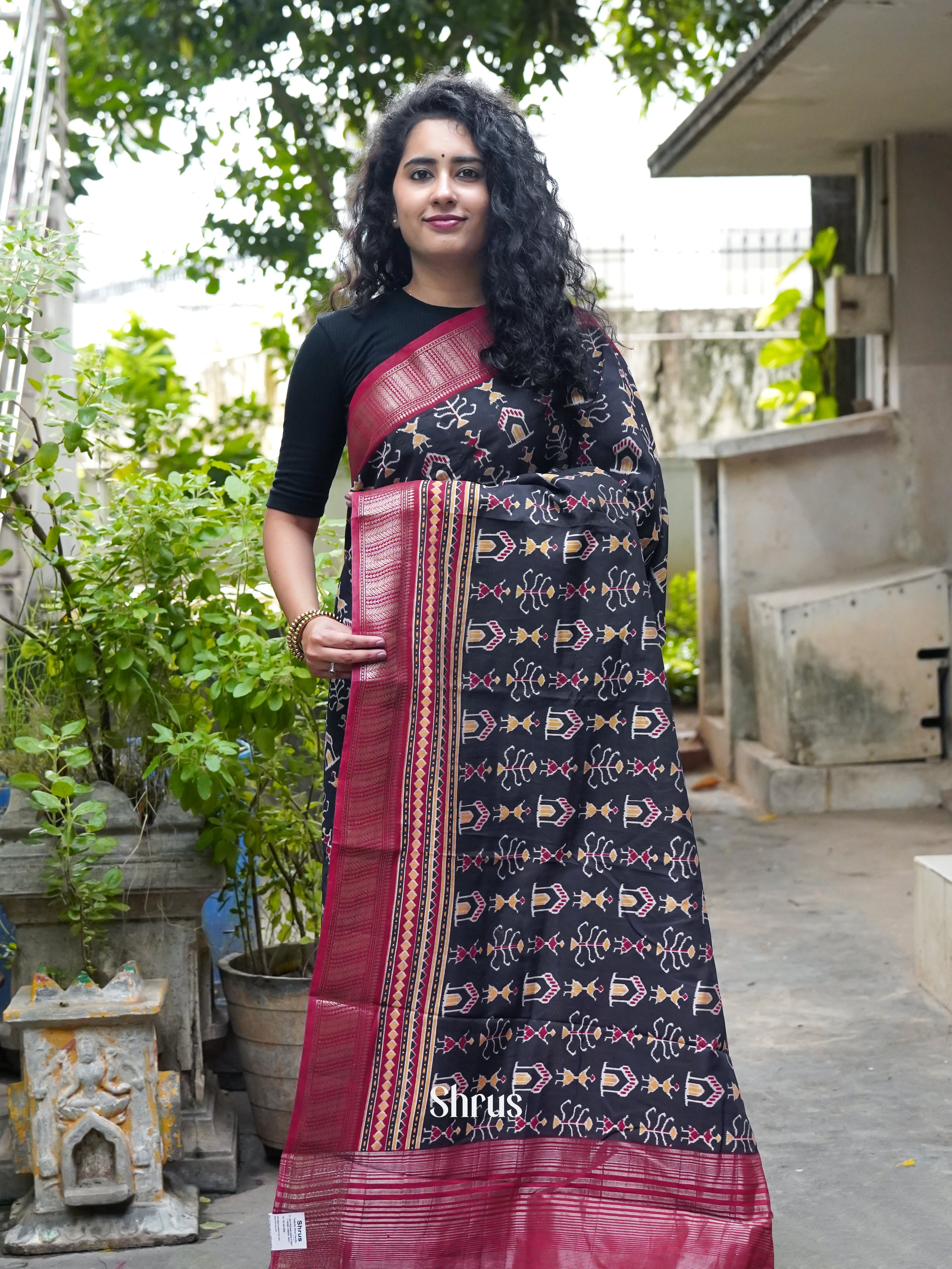 Black & Red- Art Modal Saree - Shop on ShrusEternity.com