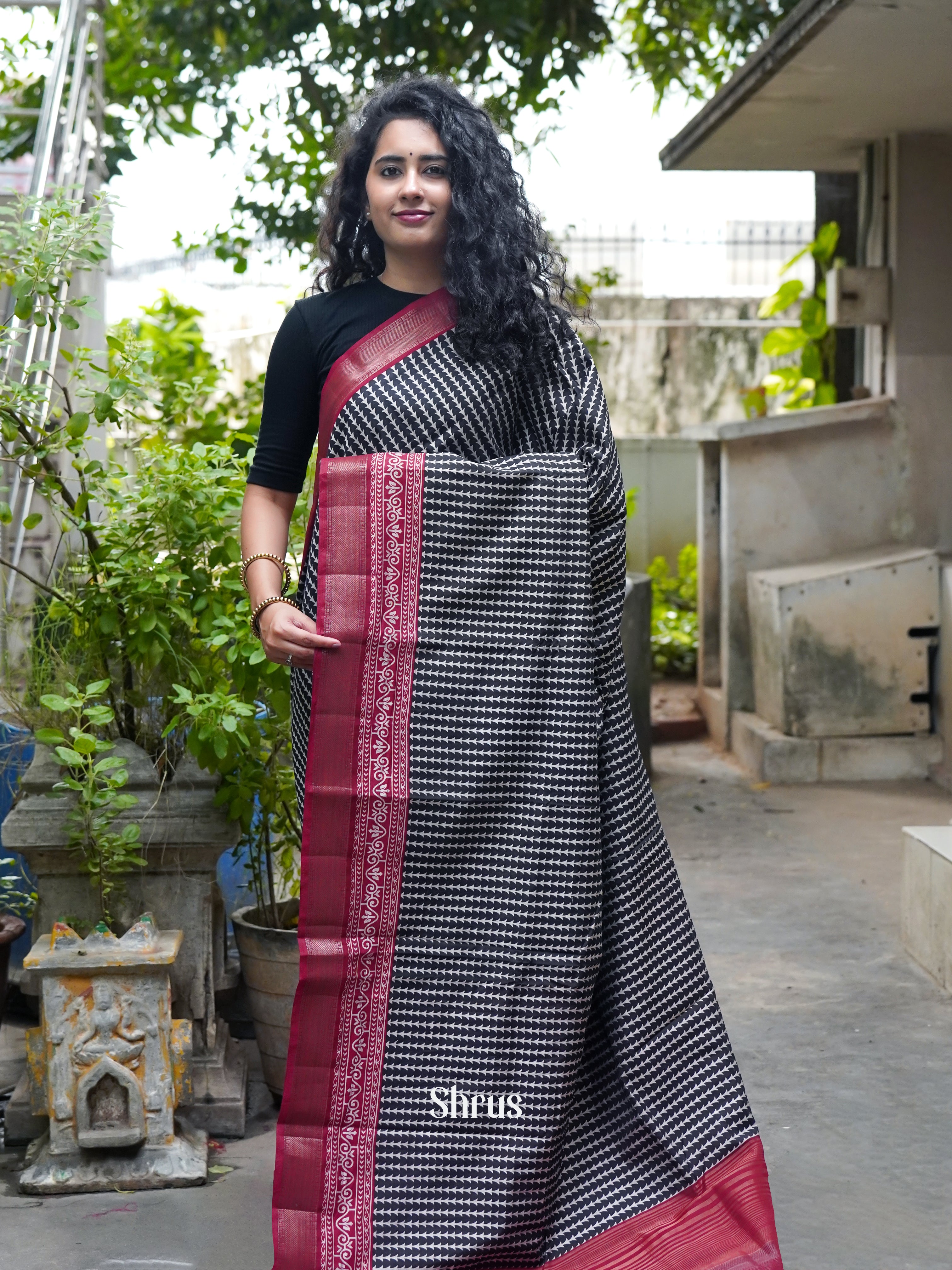 Black & Red - Art Modal Saree - Shop on ShrusEternity.com
