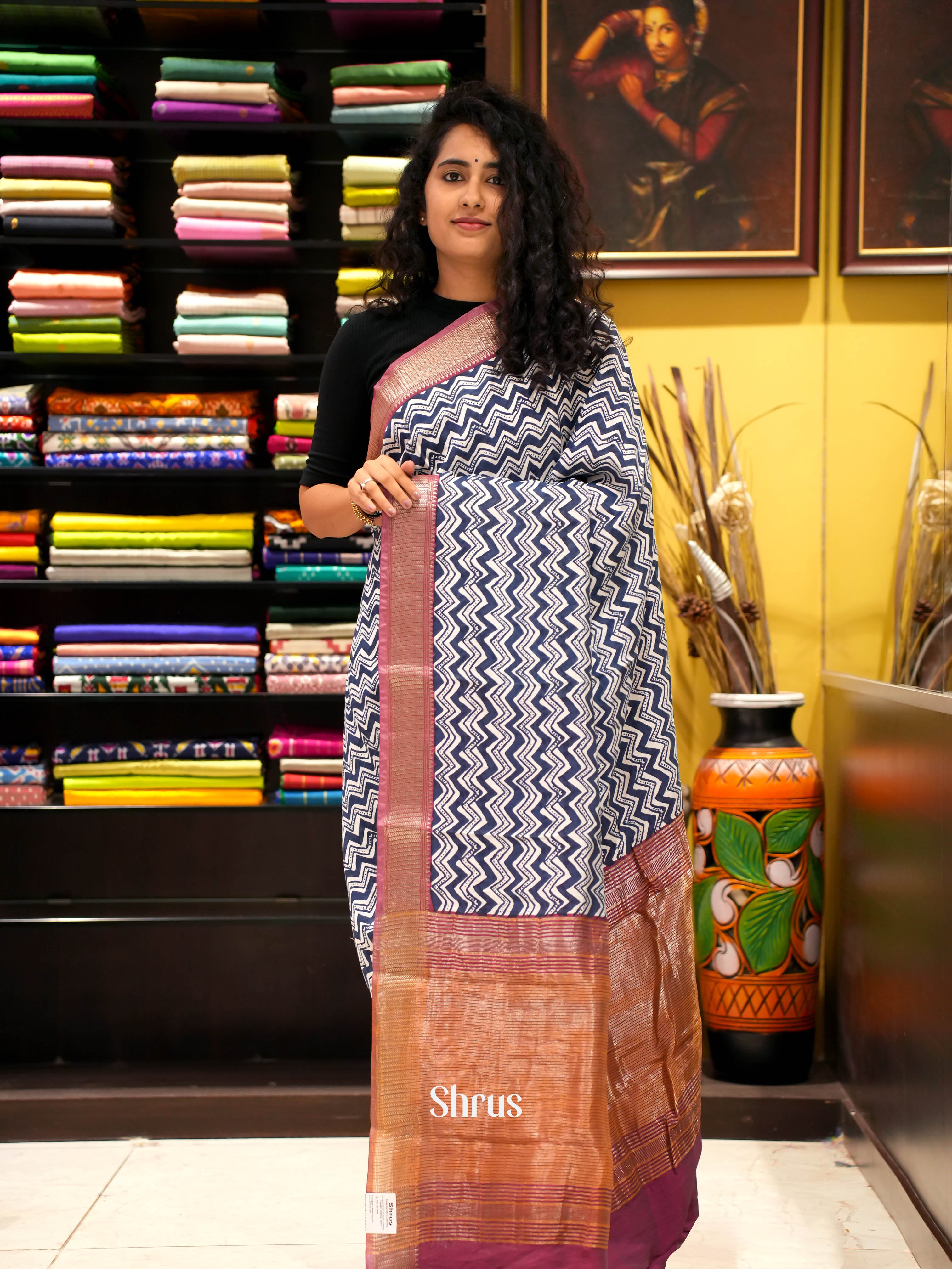 Black & Maroon - Art Modal Sare - Shop on ShrusEternity.com