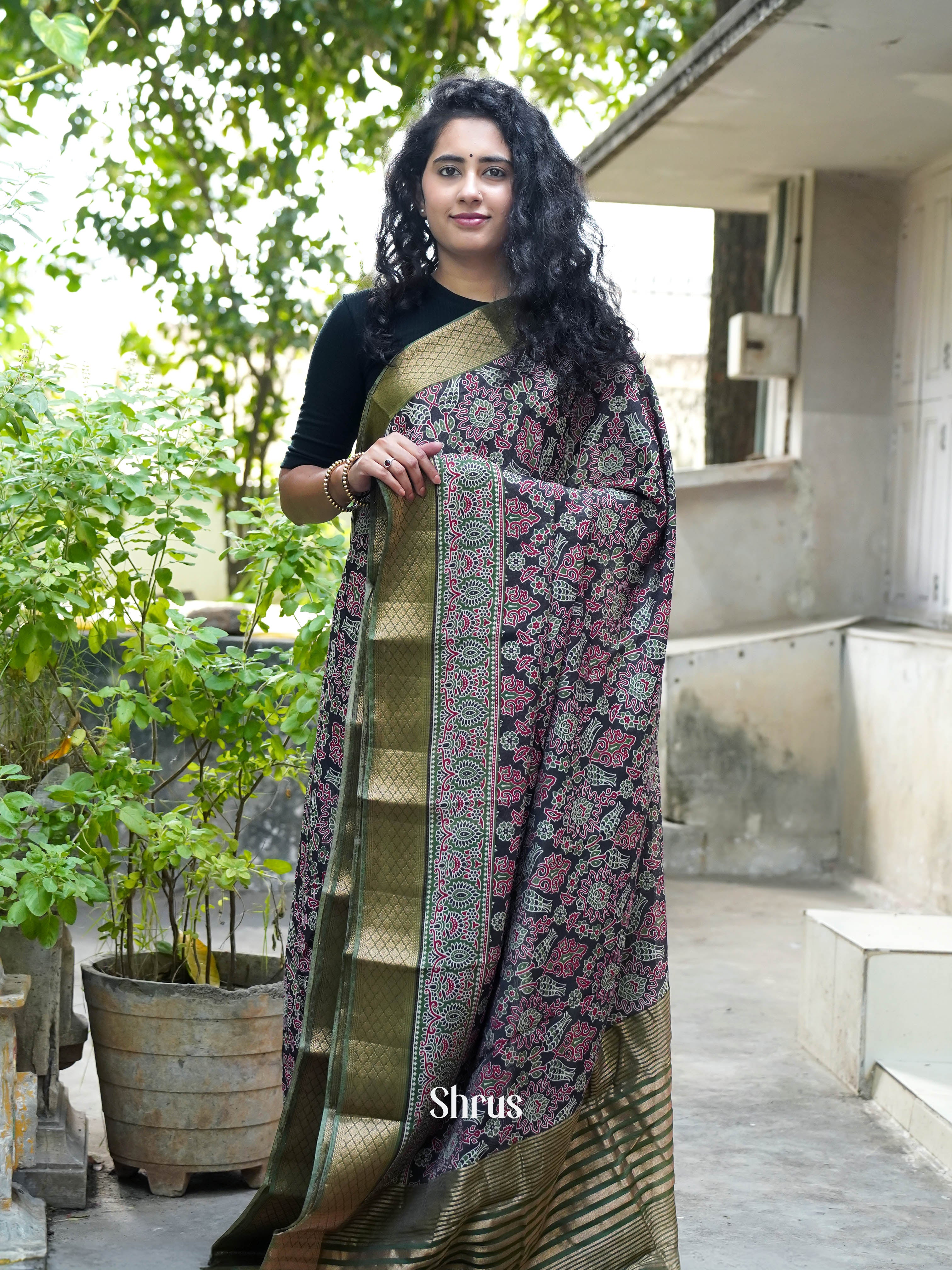 Black & Green - Art modal Saree - Shop on ShrusEternity.com