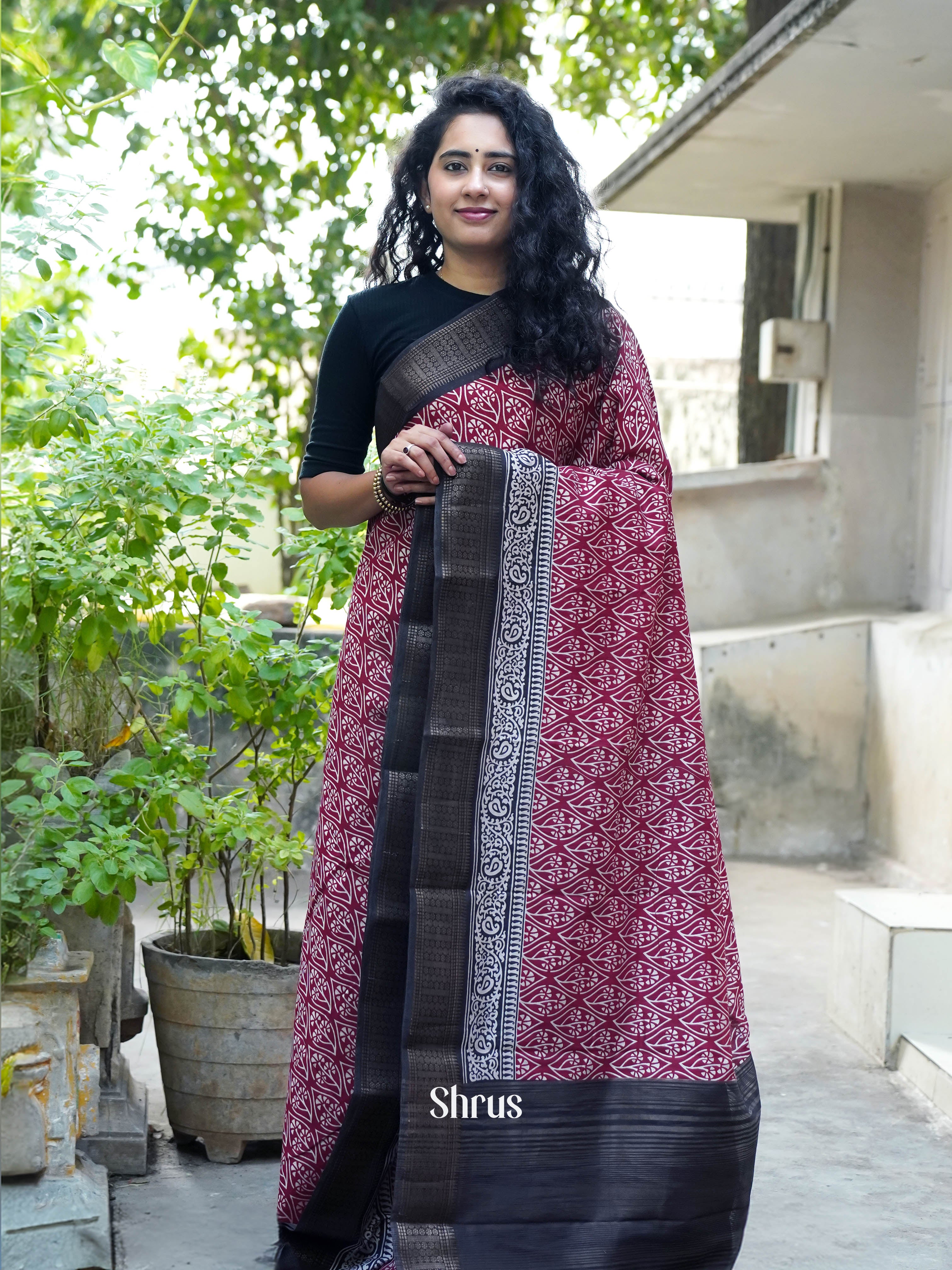 Red & Black - Art modal Saree - Shop on ShrusEternity.com