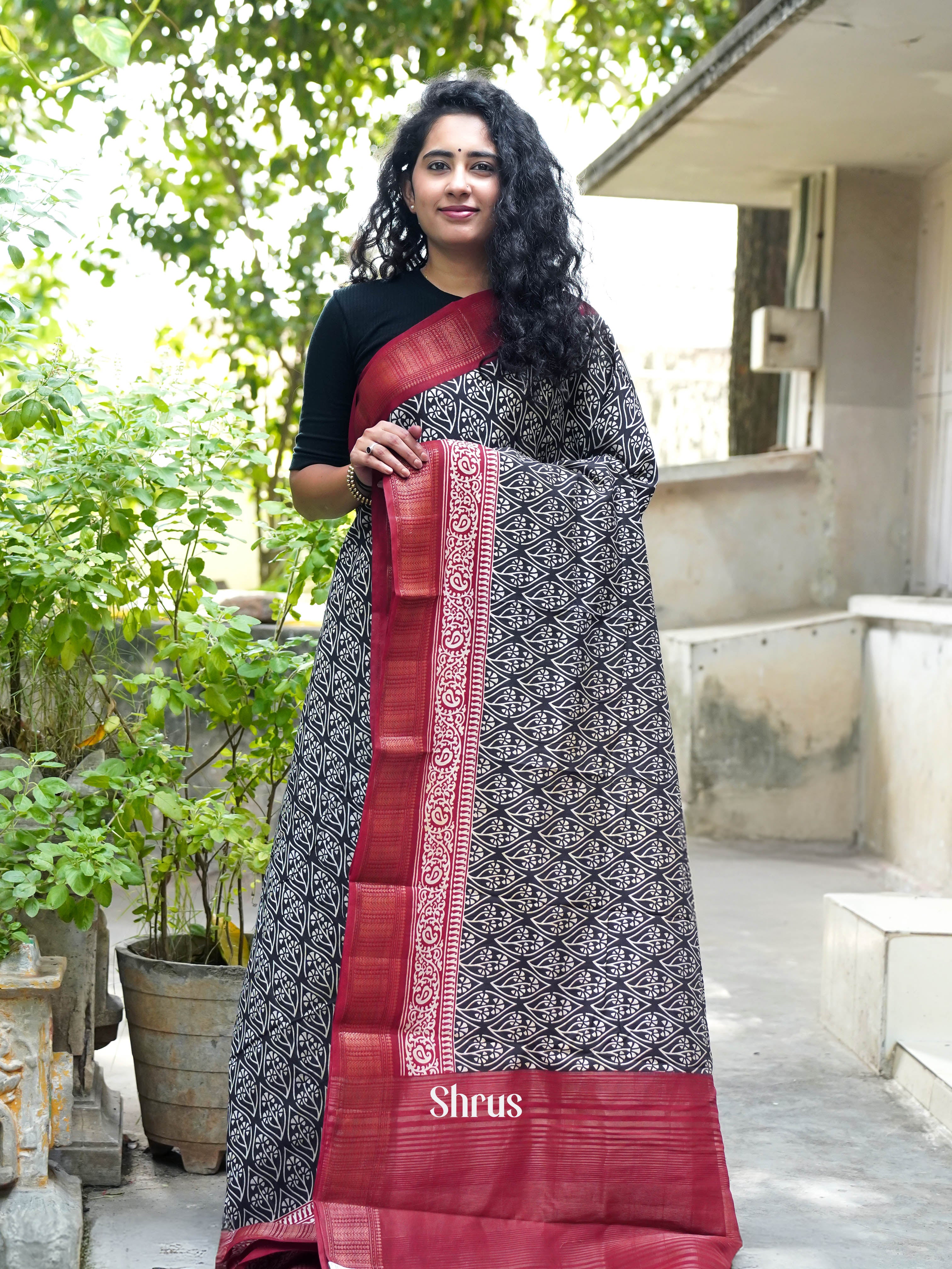 Black & Red - Art modal Saree - Shop on ShrusEternity.com