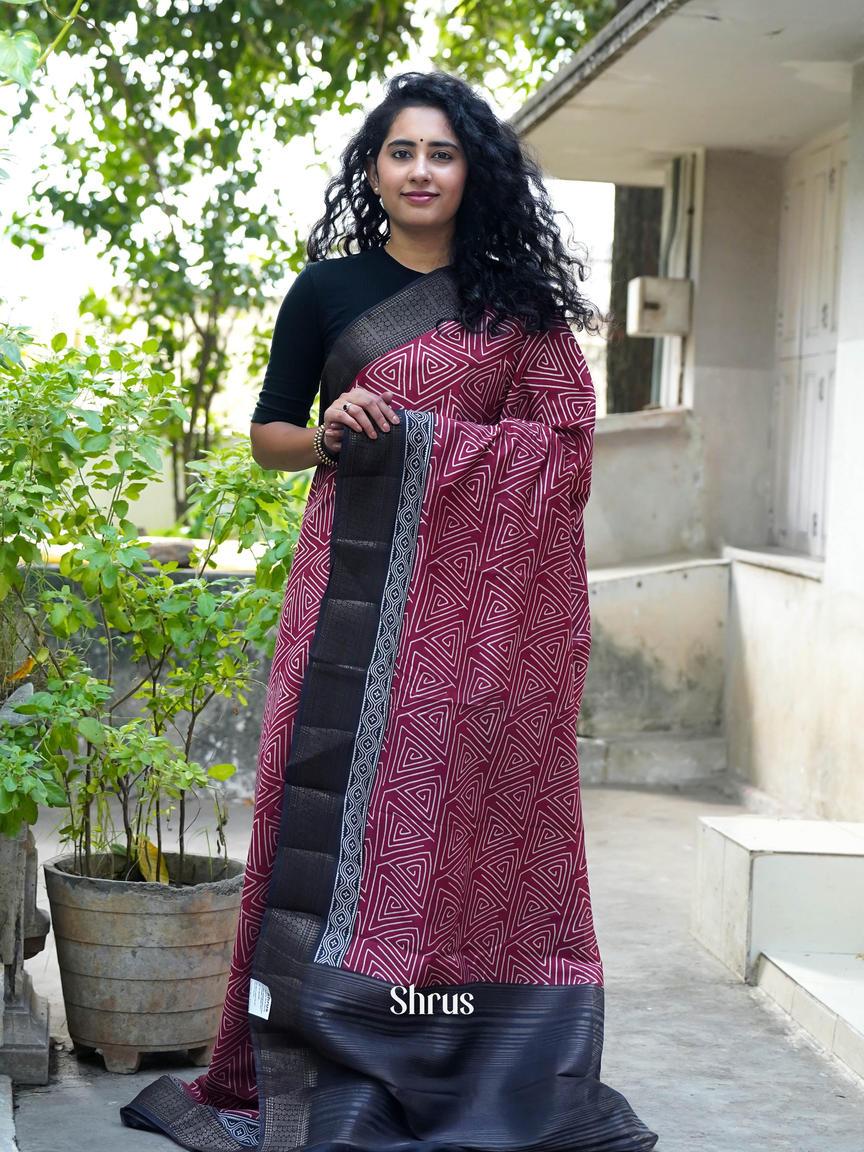 Red & Black - Art modal Saree - Shop on ShrusEternity.com