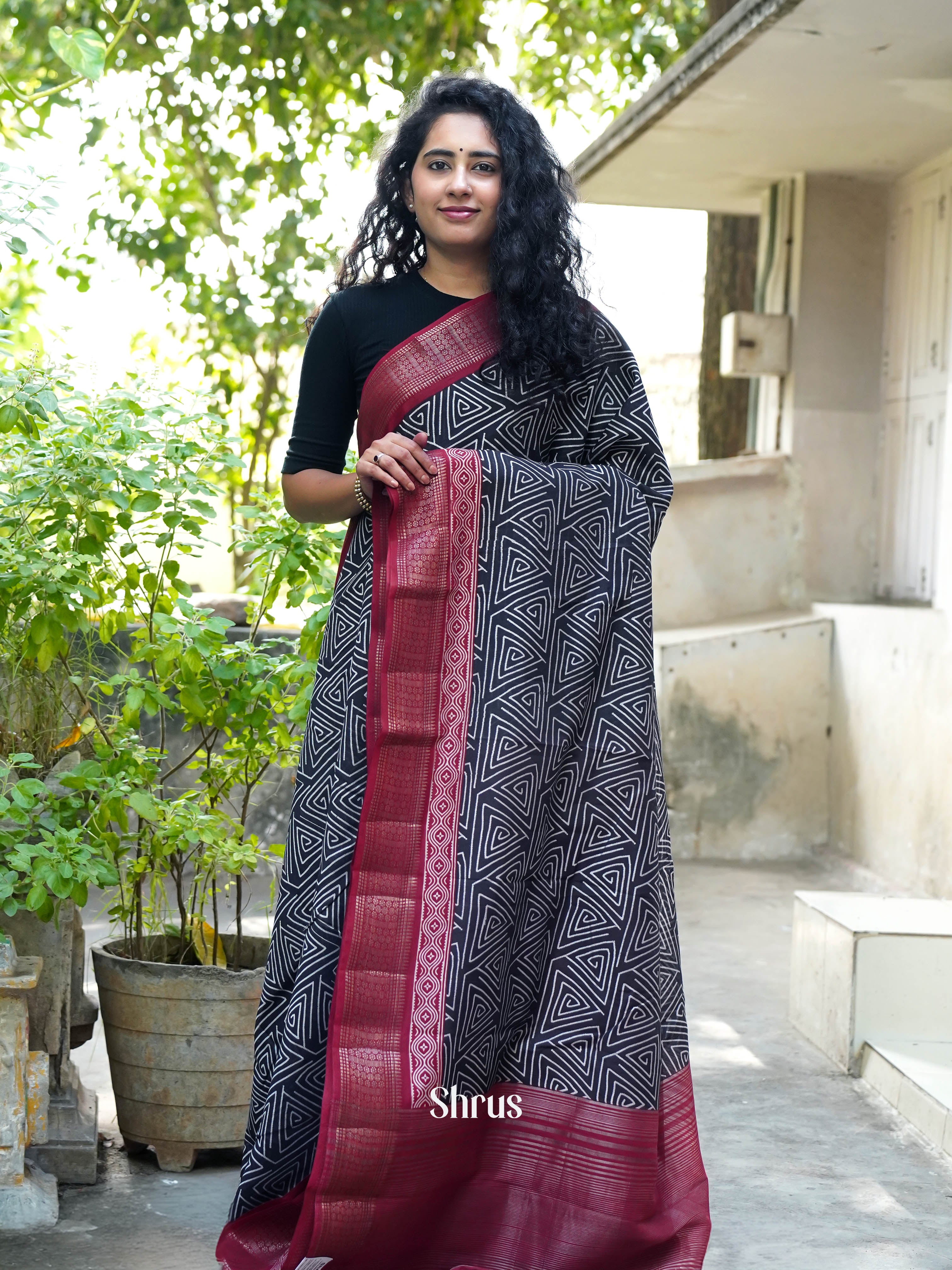 Black & Red - Art modal Saree - Shop on ShrusEternity.com