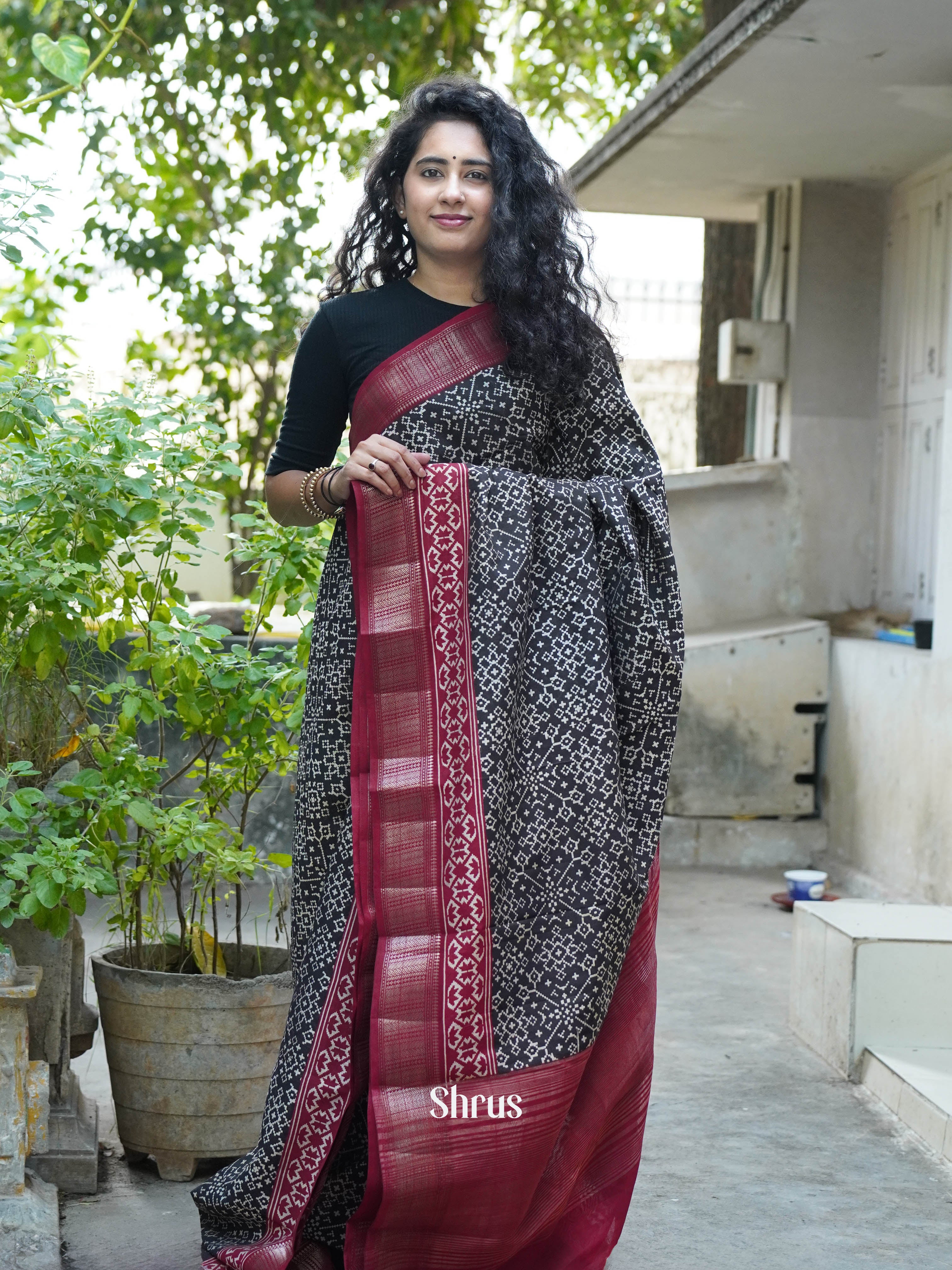 Black & Red- Art Modal Saree - Shop on ShrusEternity.com