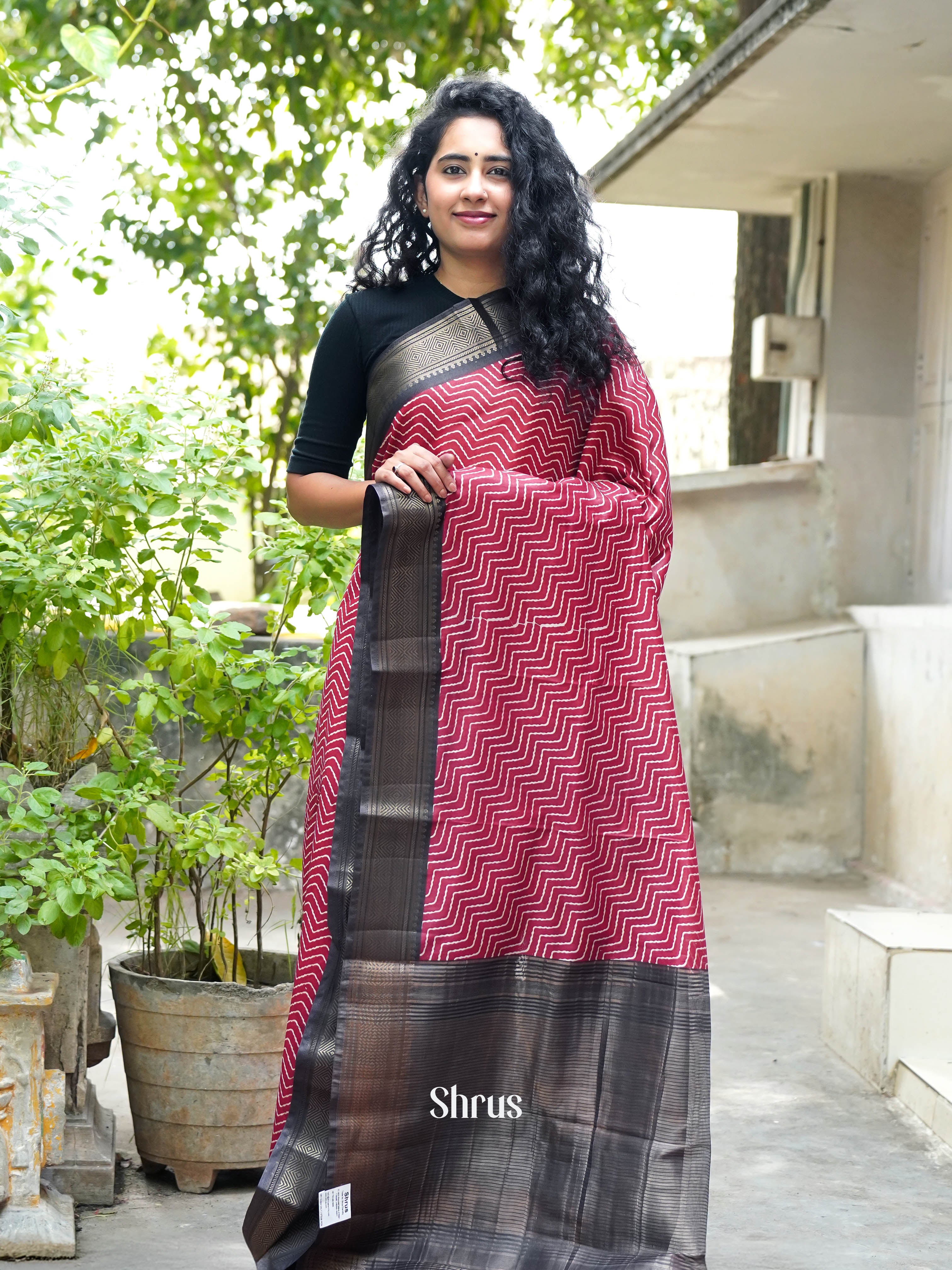 Red & Black - Art modal Saree - Shop on ShrusEternity.com
