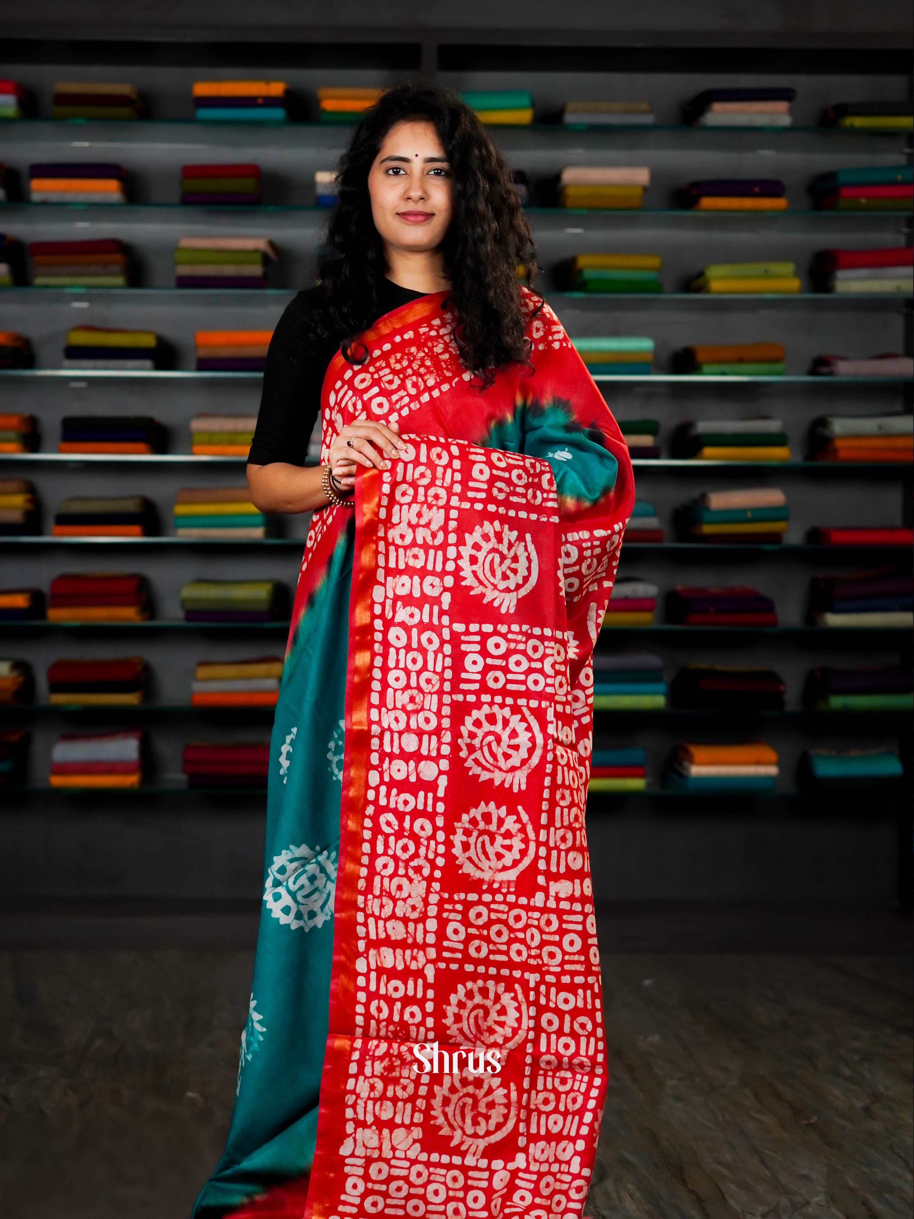 Green & Red - Bhatik Saree - Shop on ShrusEternity.com