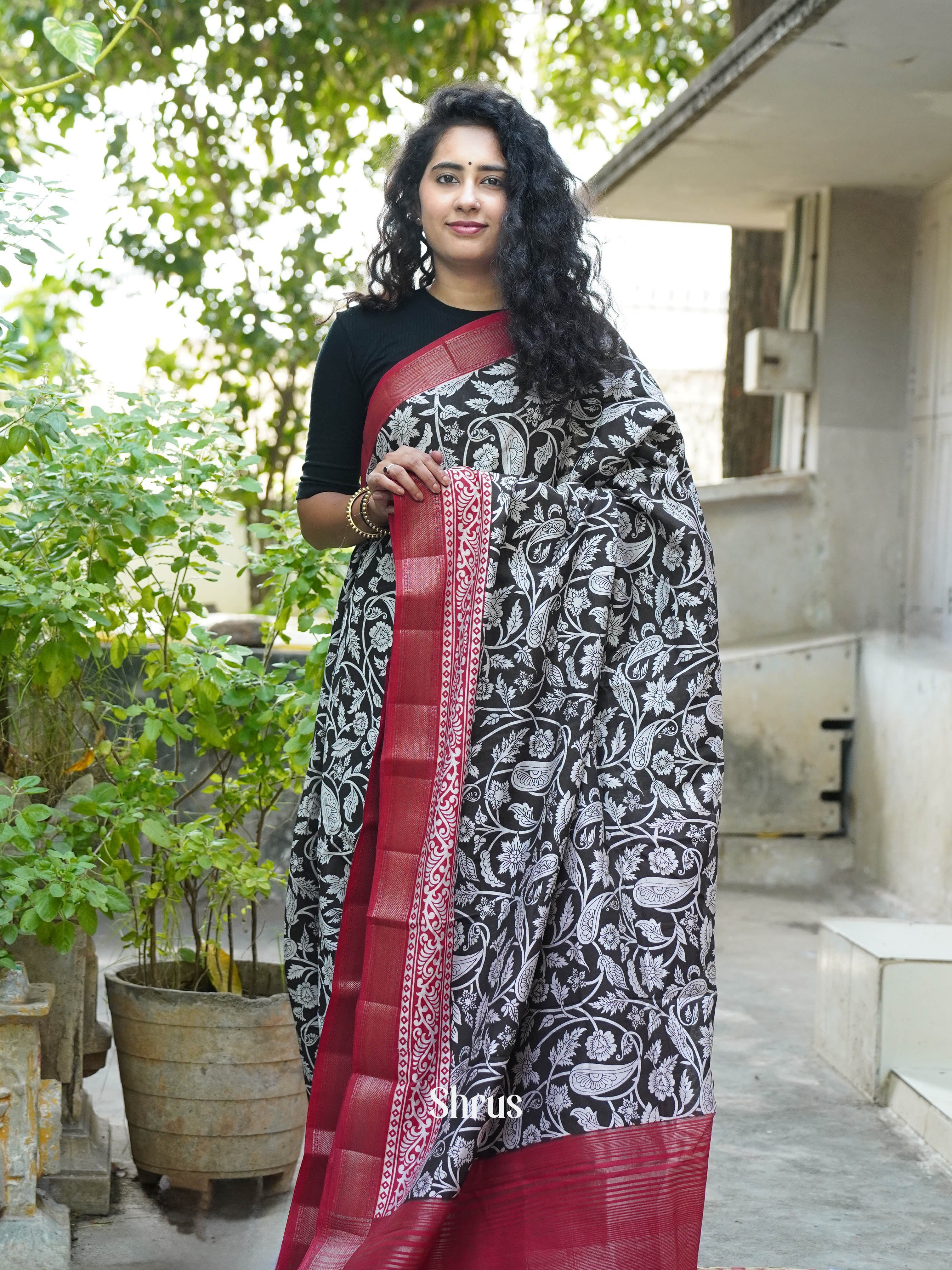 Black & Red - Art Modal Saree - Shop on ShrusEternity.com