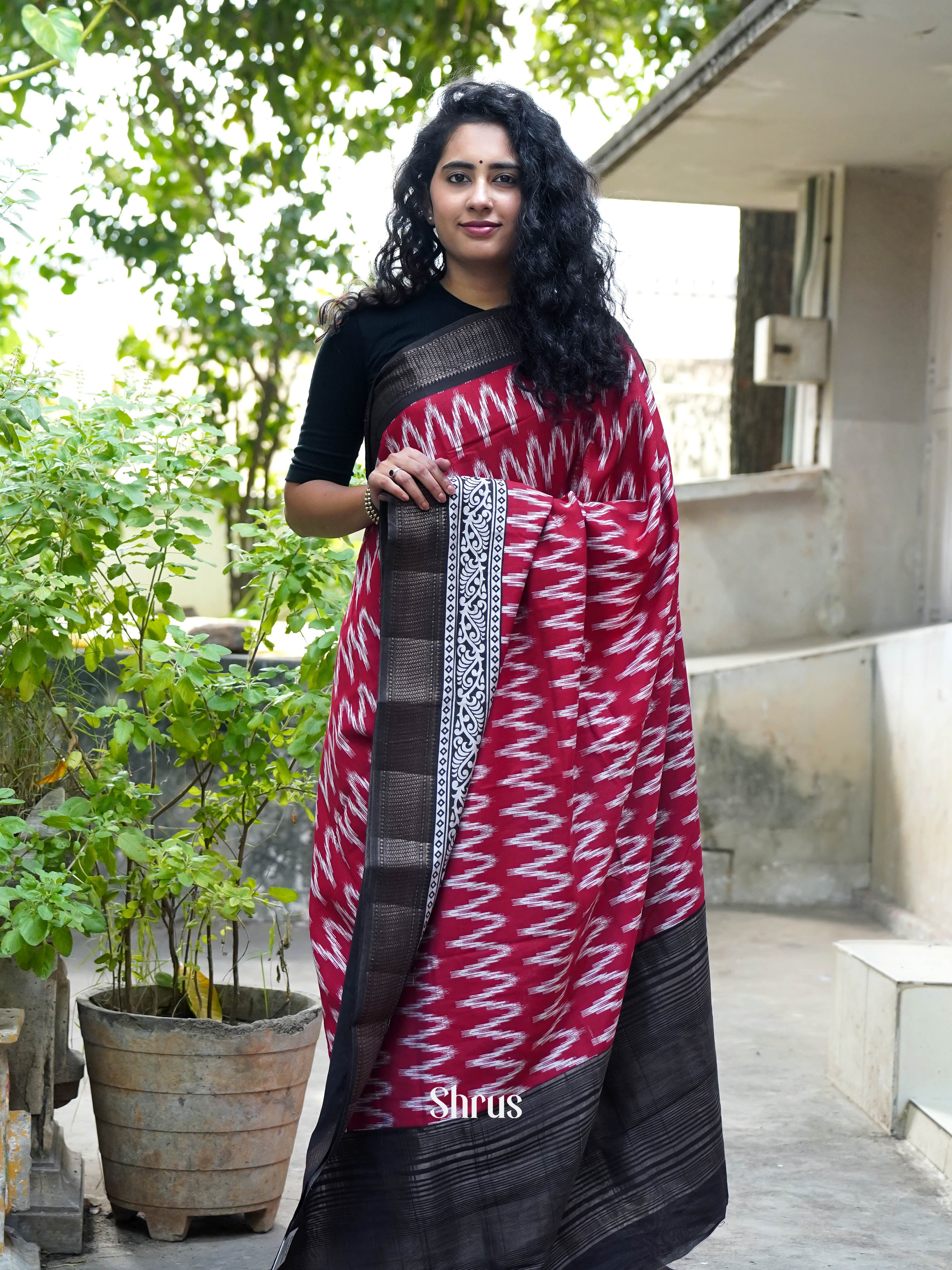 Red & Black - Art modal Saree - Shop on ShrusEternity.com