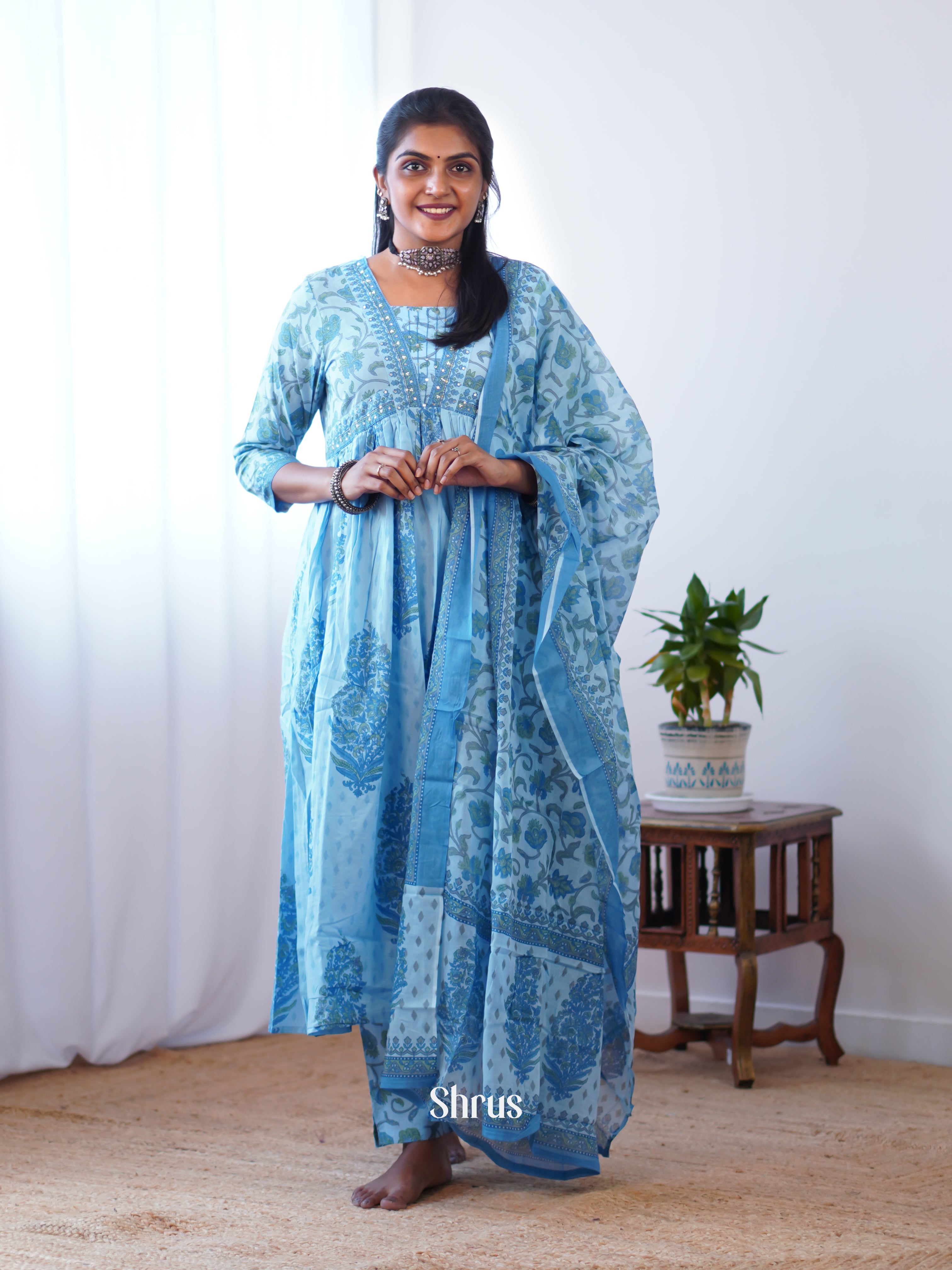 Blue -V neck Printed 3 pc Readymade Suits - Shop on ShrusEternity.com