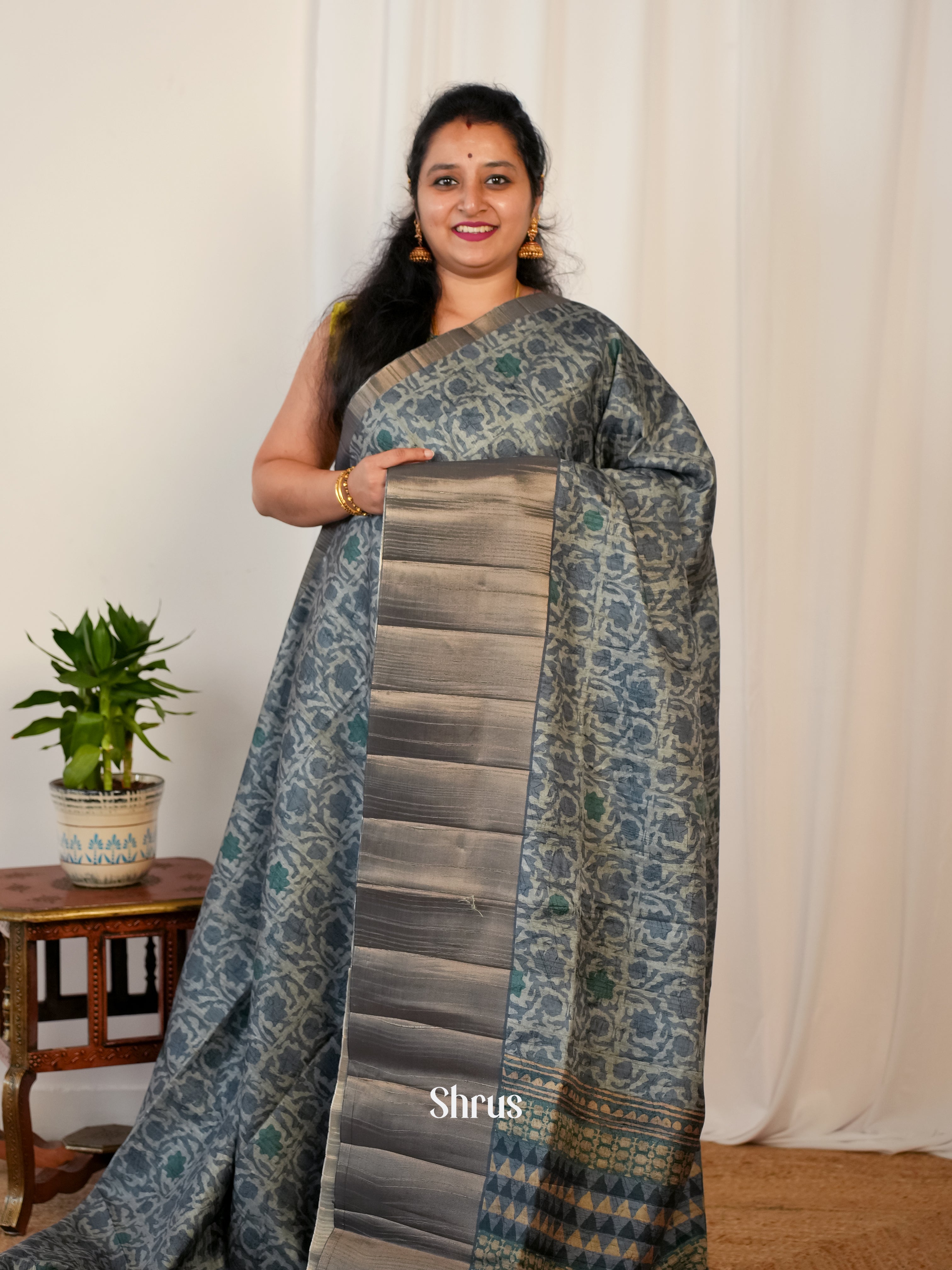 Grey- Matka Cotton Saree - Shop on ShrusEternity.com
