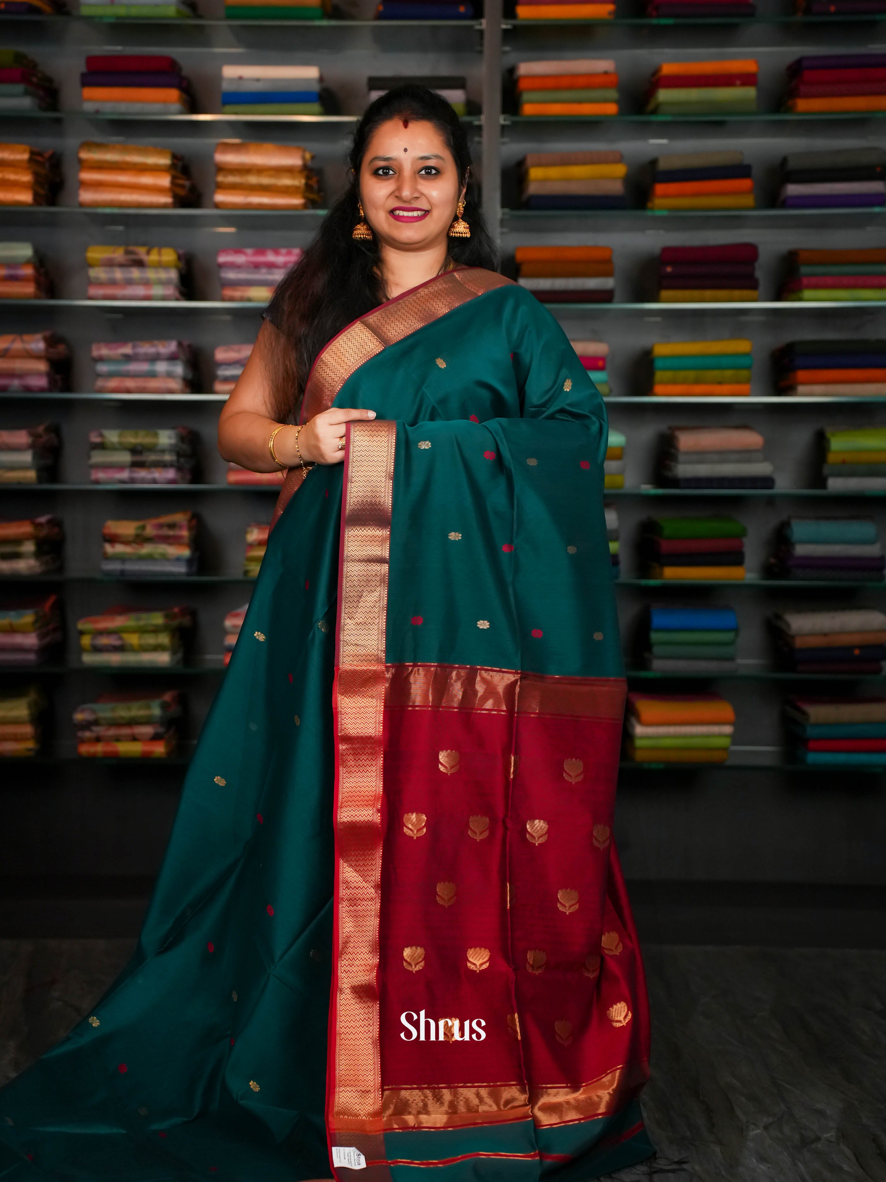 Red Green Maheshwari silkcotton Saree - Shop on ShrusEternity.com
