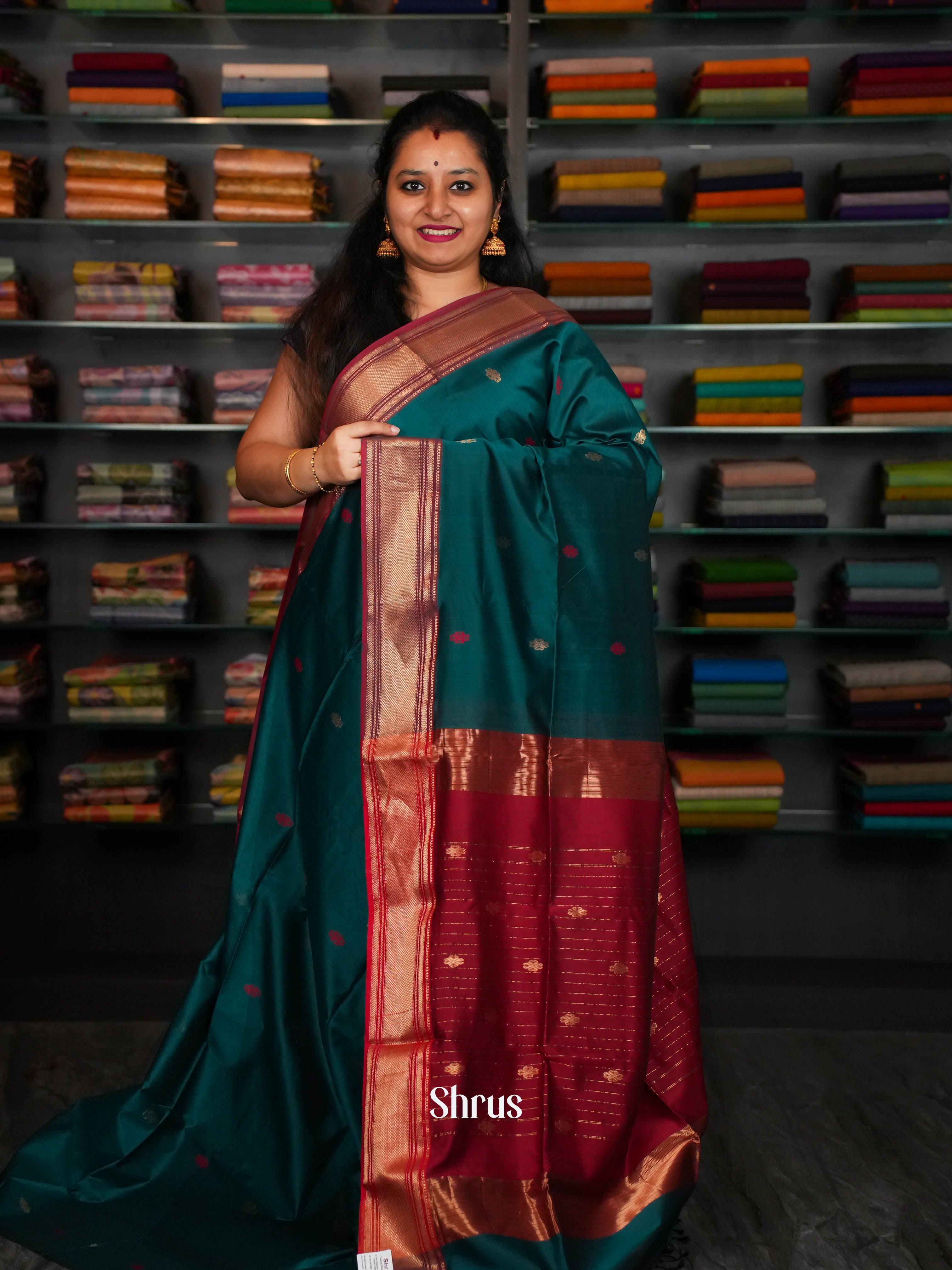 Green &red Maheshwari silkcotton Saree - Shop on ShrusEternity.com
