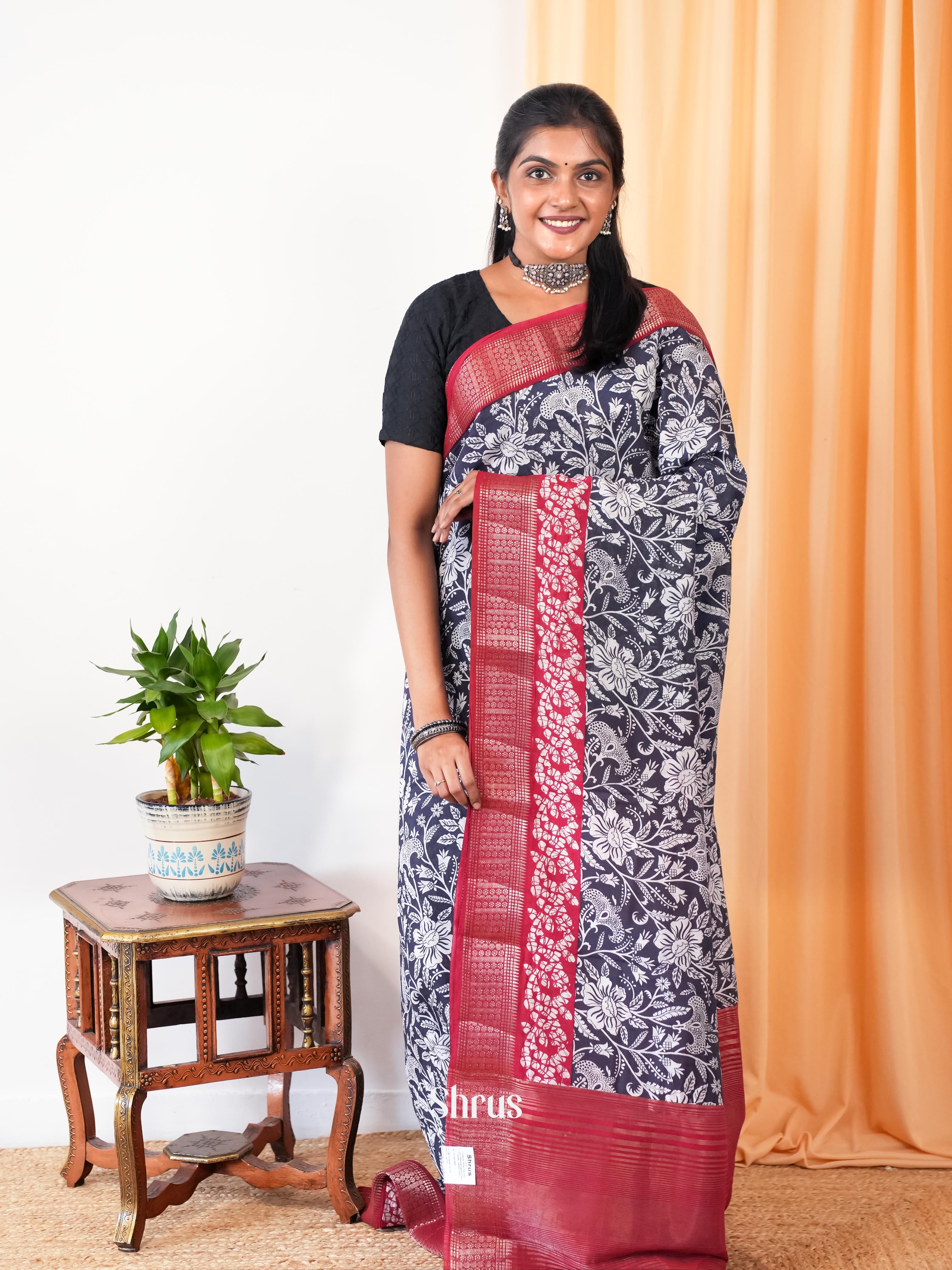 Black & Red- Art Modal Saree - Shop on Shrus.com