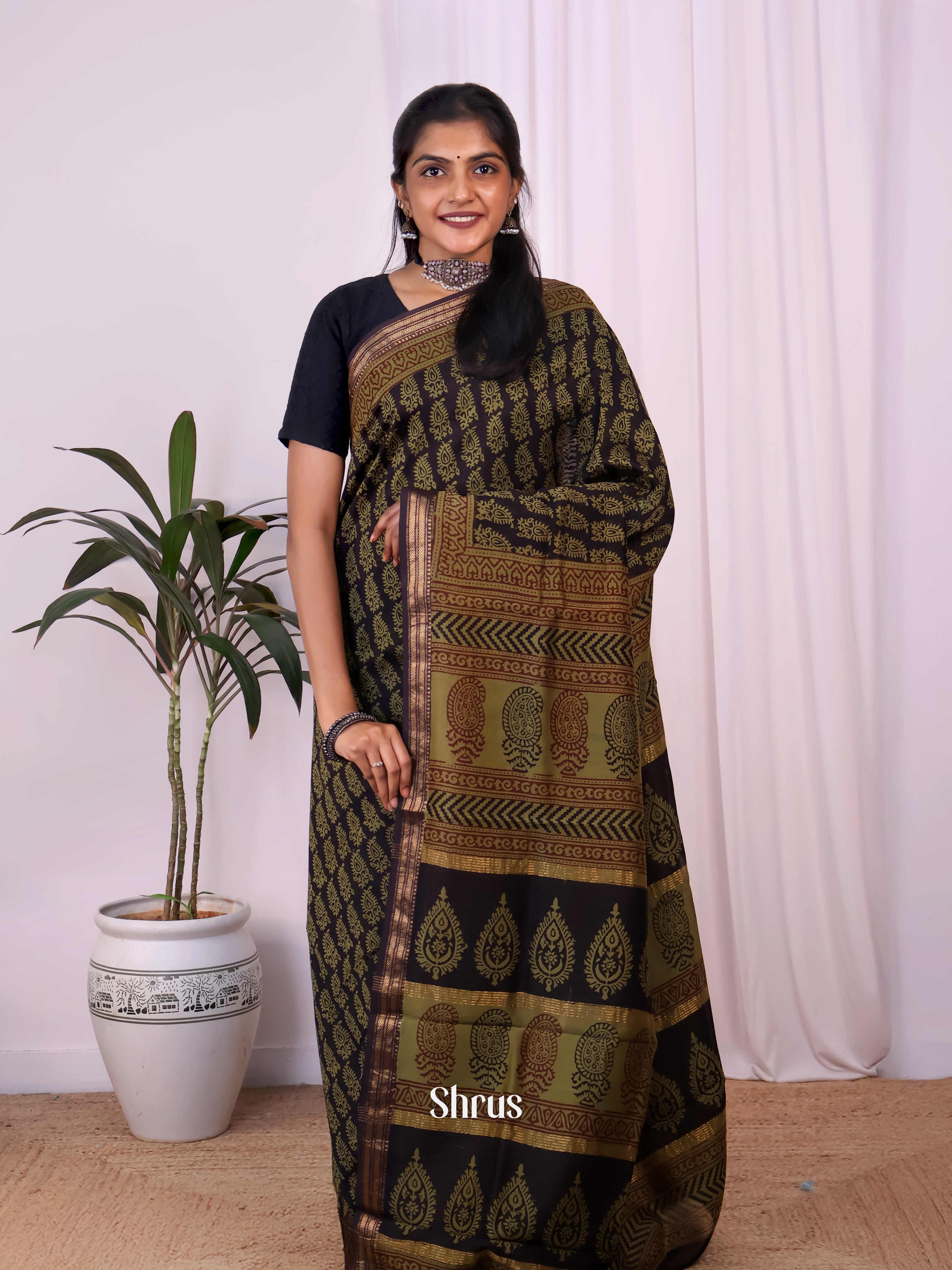 black & Green - Maheshwari silkcotton Saree - Shop on Shrus.com
