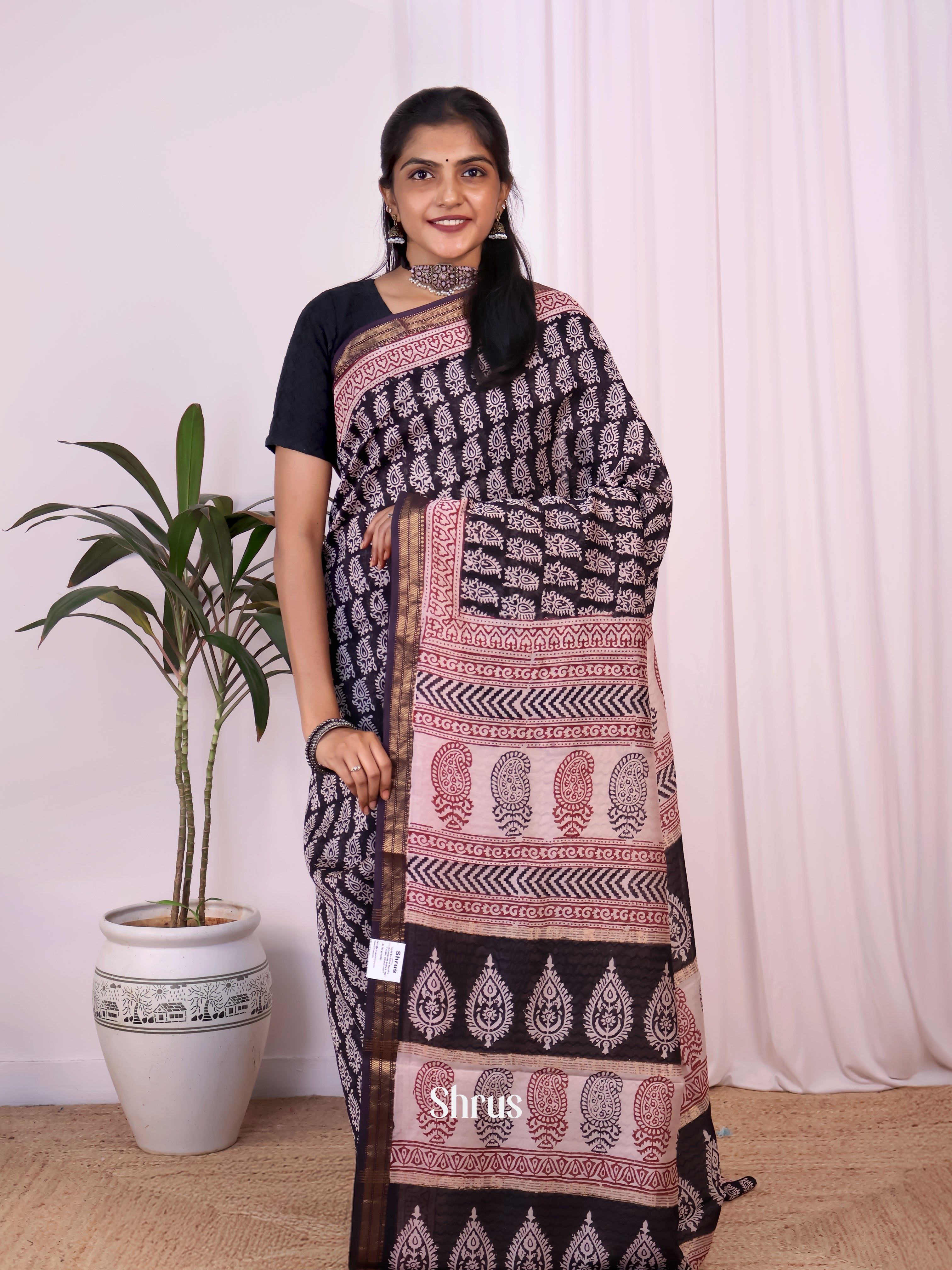 Black & Pink - Maheshwari silkcotton Saree - Shop on Shrus.com