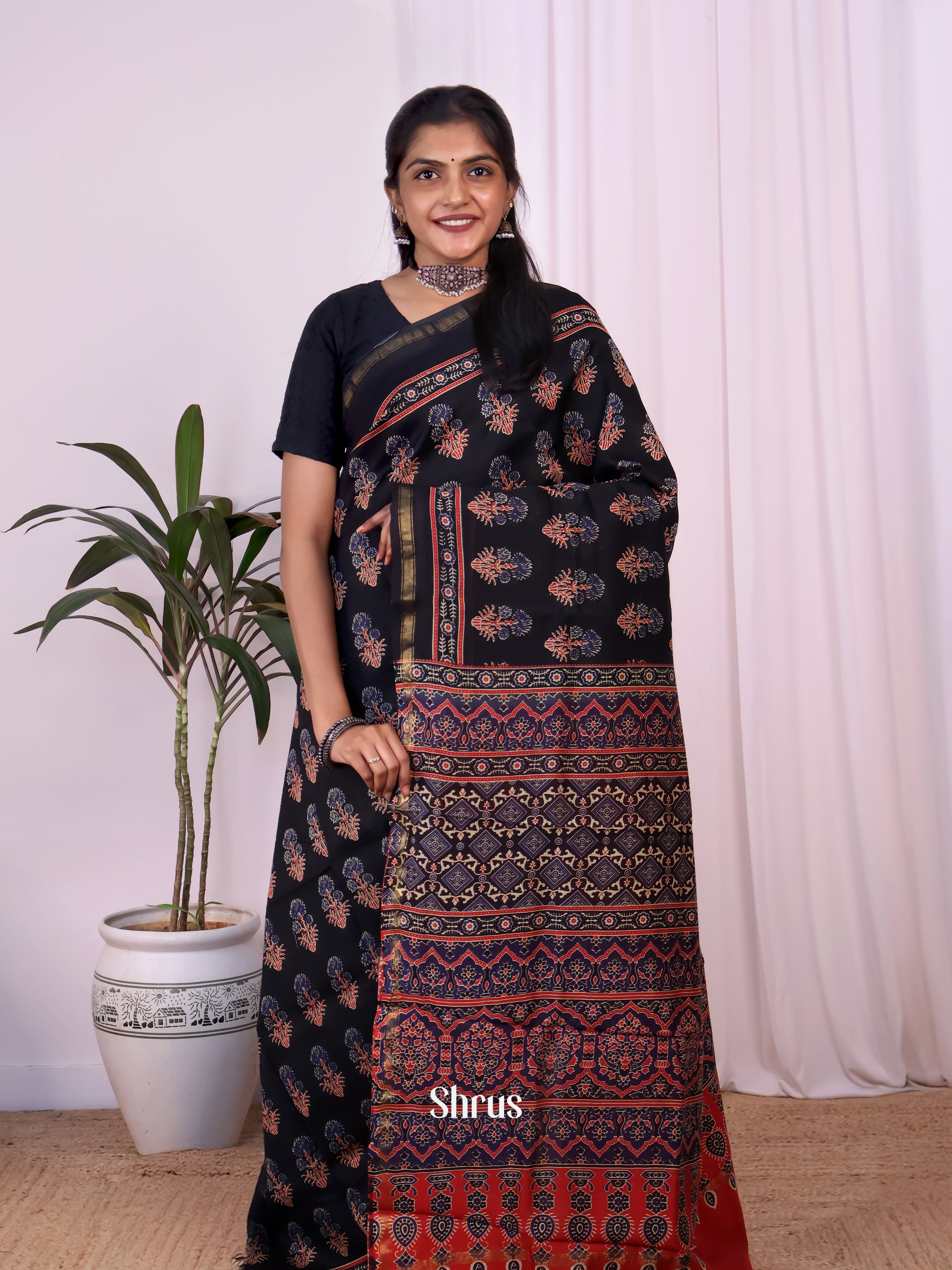 Black & Red - Maheshwari silkcotton Saree - Shop on Shrus.com