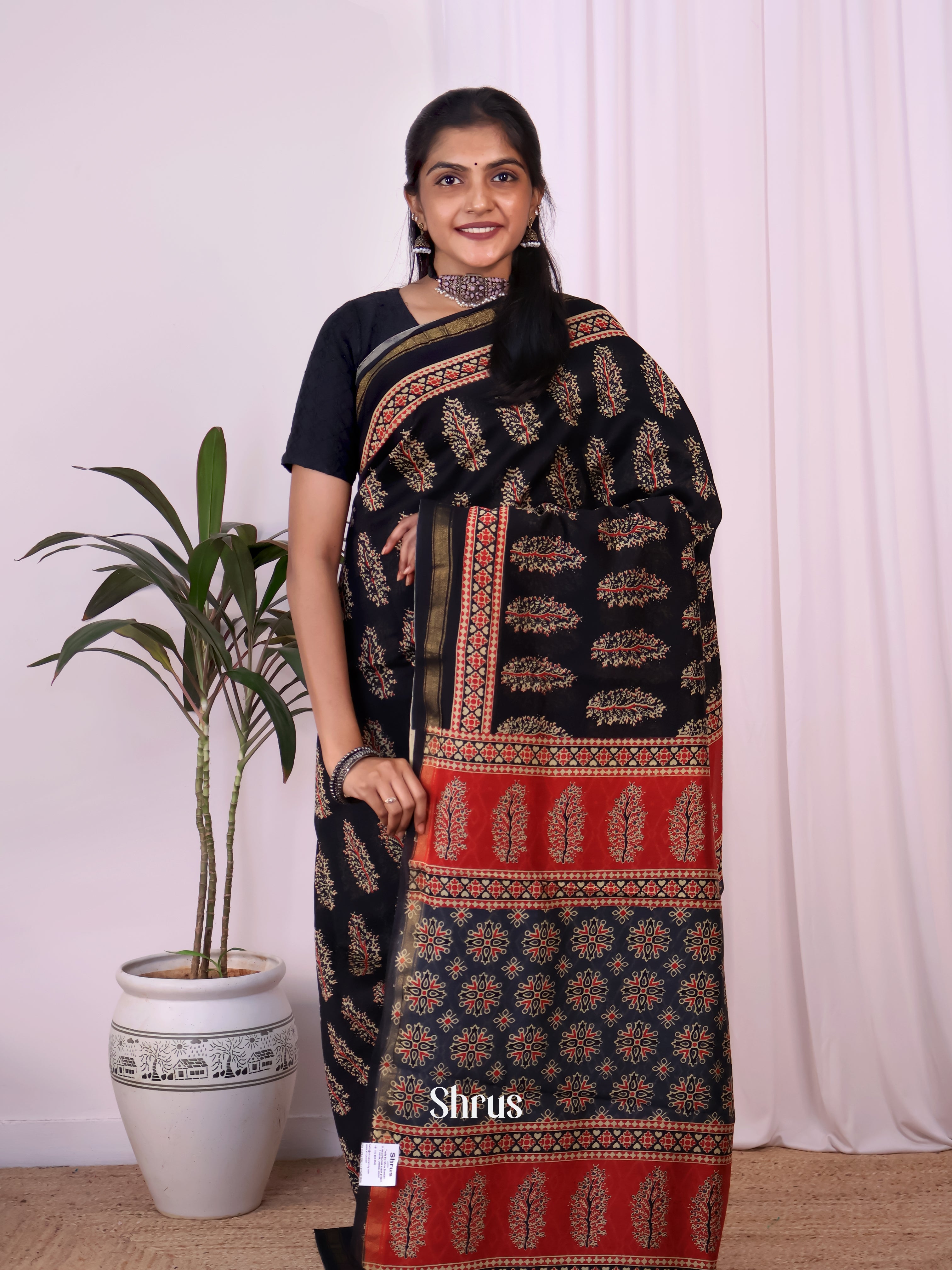 Black & Red - Maheshwari silkcotton Saree - Shop on Shrus.com