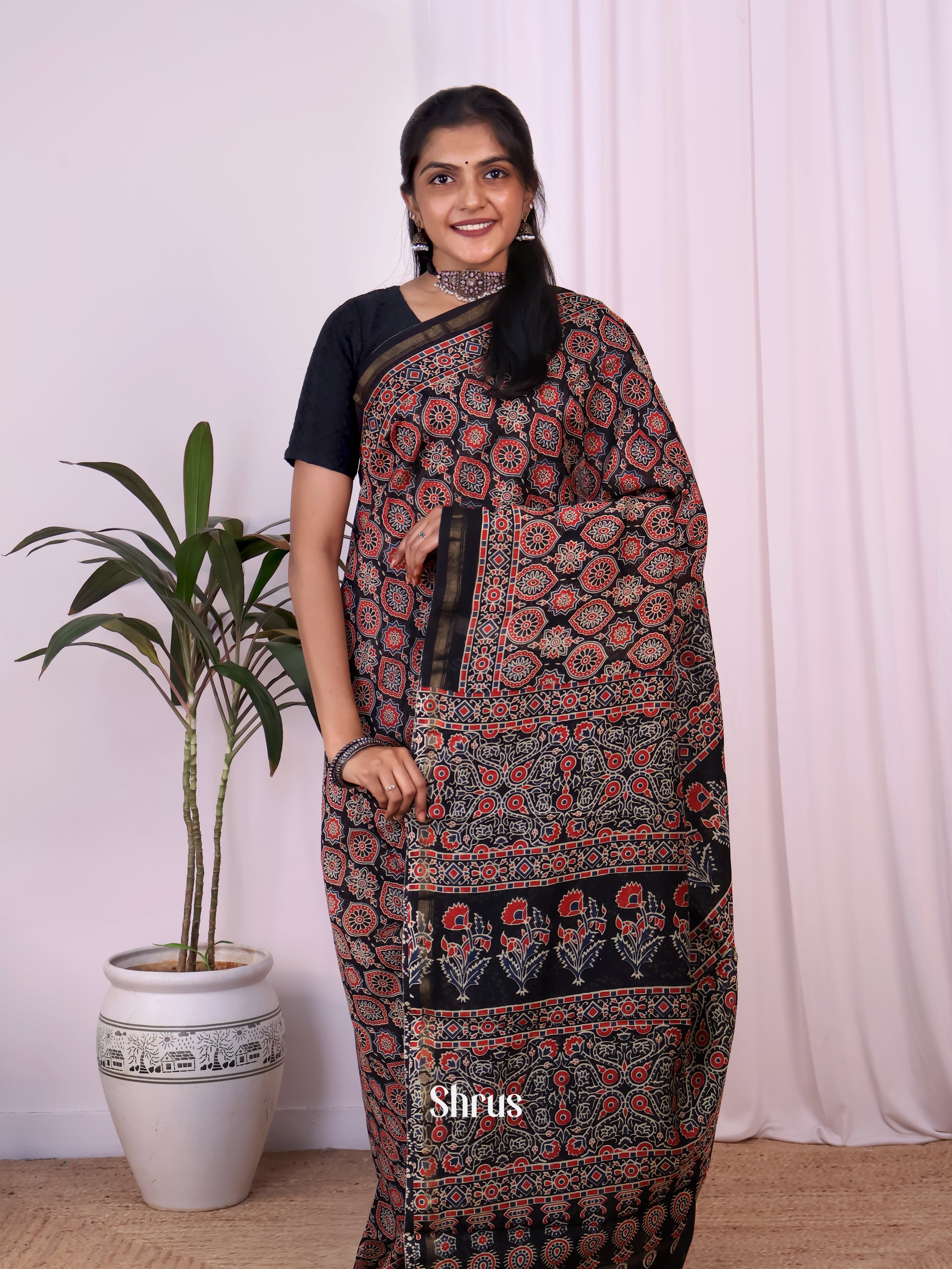 Black- Maheshwari silkcotton Saree - Shop on Shrus.com