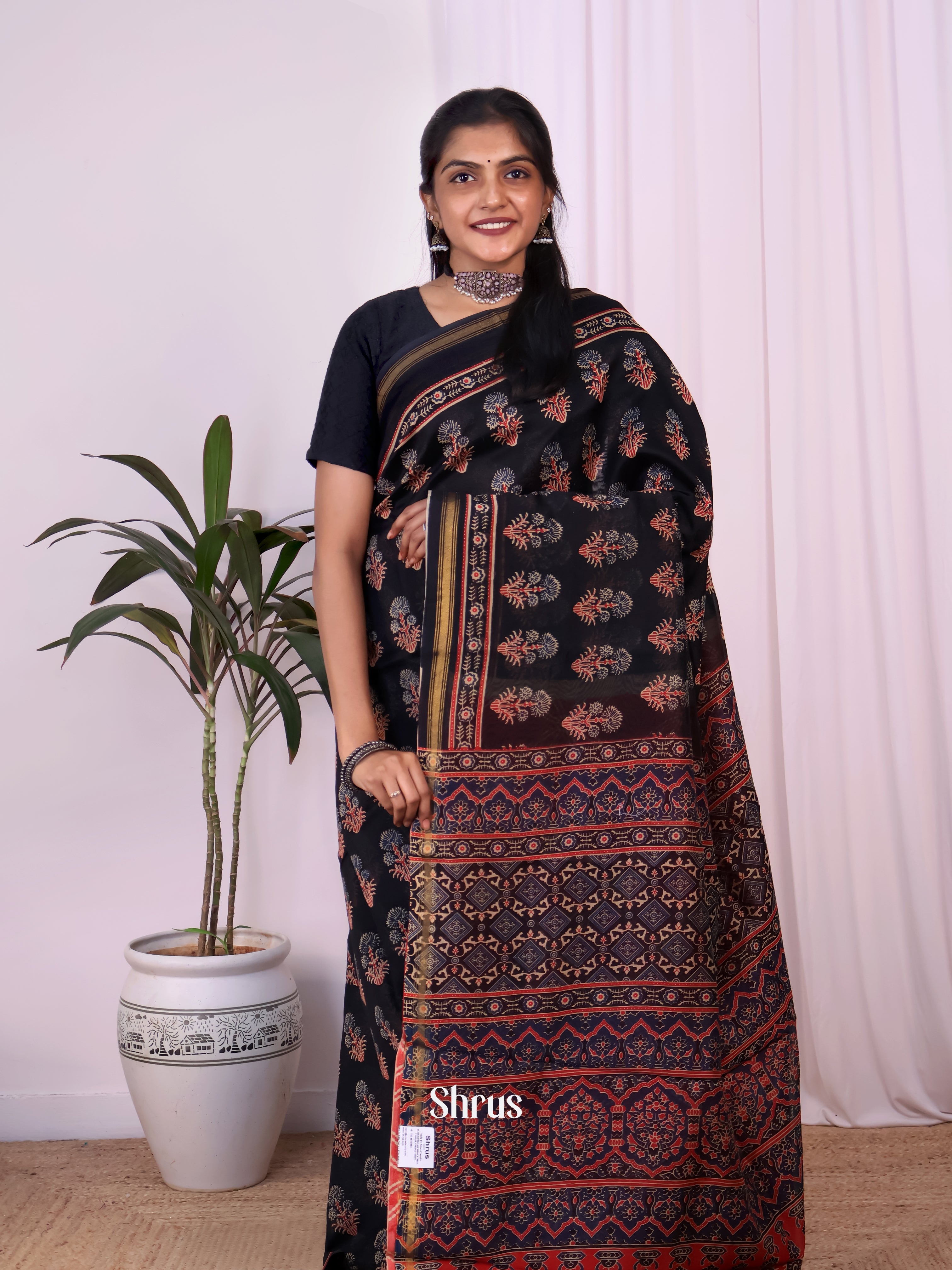 Black & Red- Maheshwari silkcotton Saree - Shop on Shrus.com