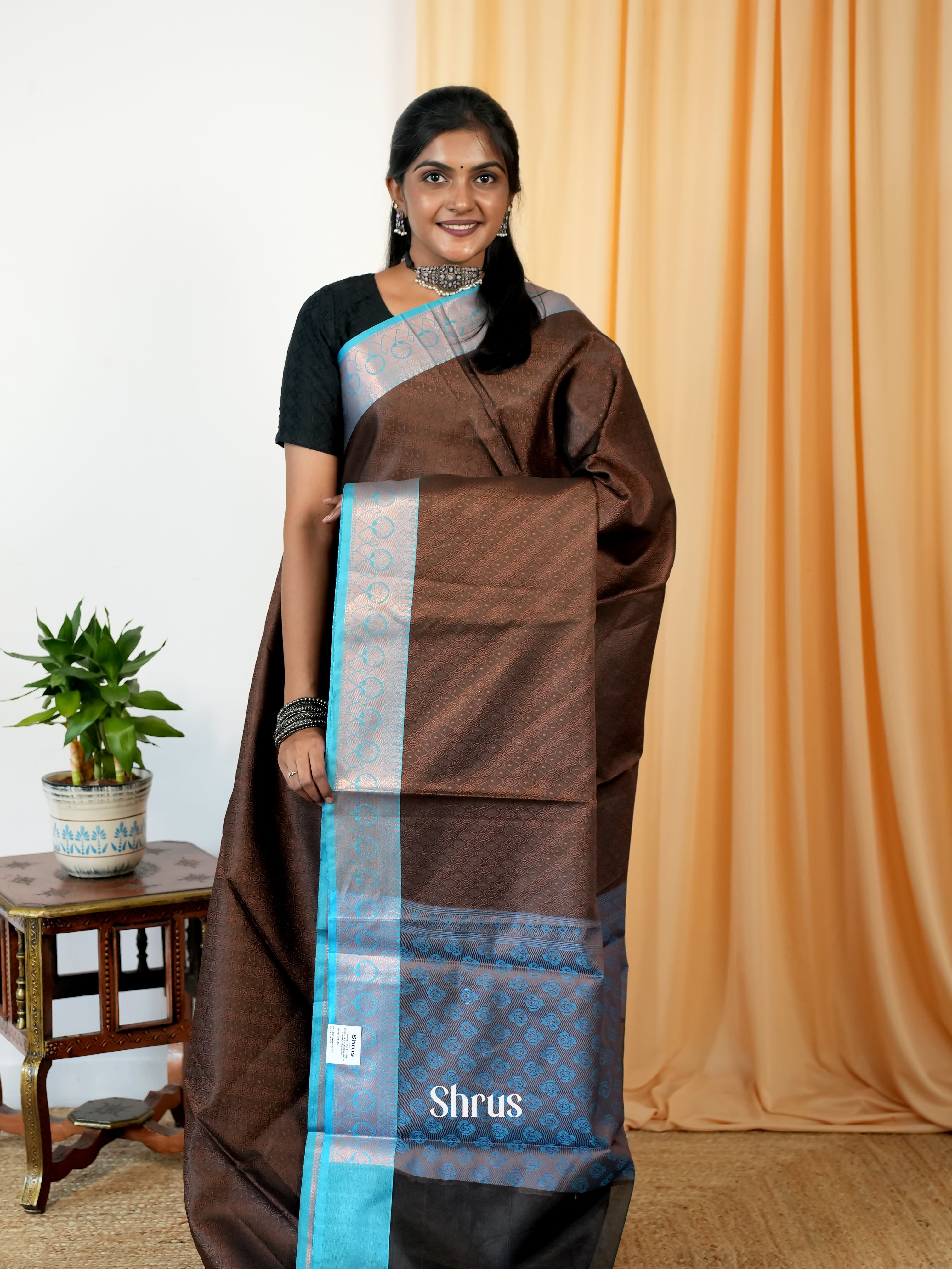 CIS13282 - Tanchoi Saree - Shop on Shrus.com