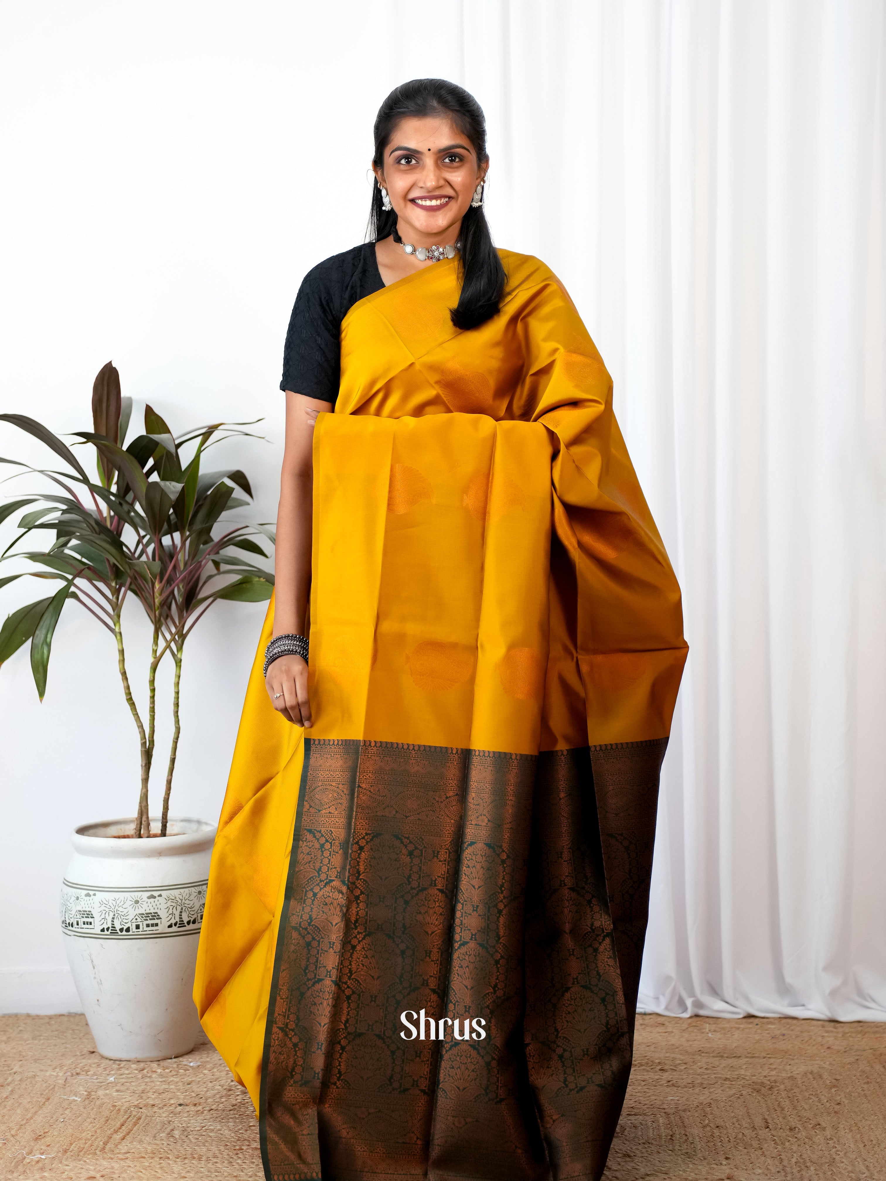 Mathulir Green & Green - Semi Softsilk - Shop on Shrus.com