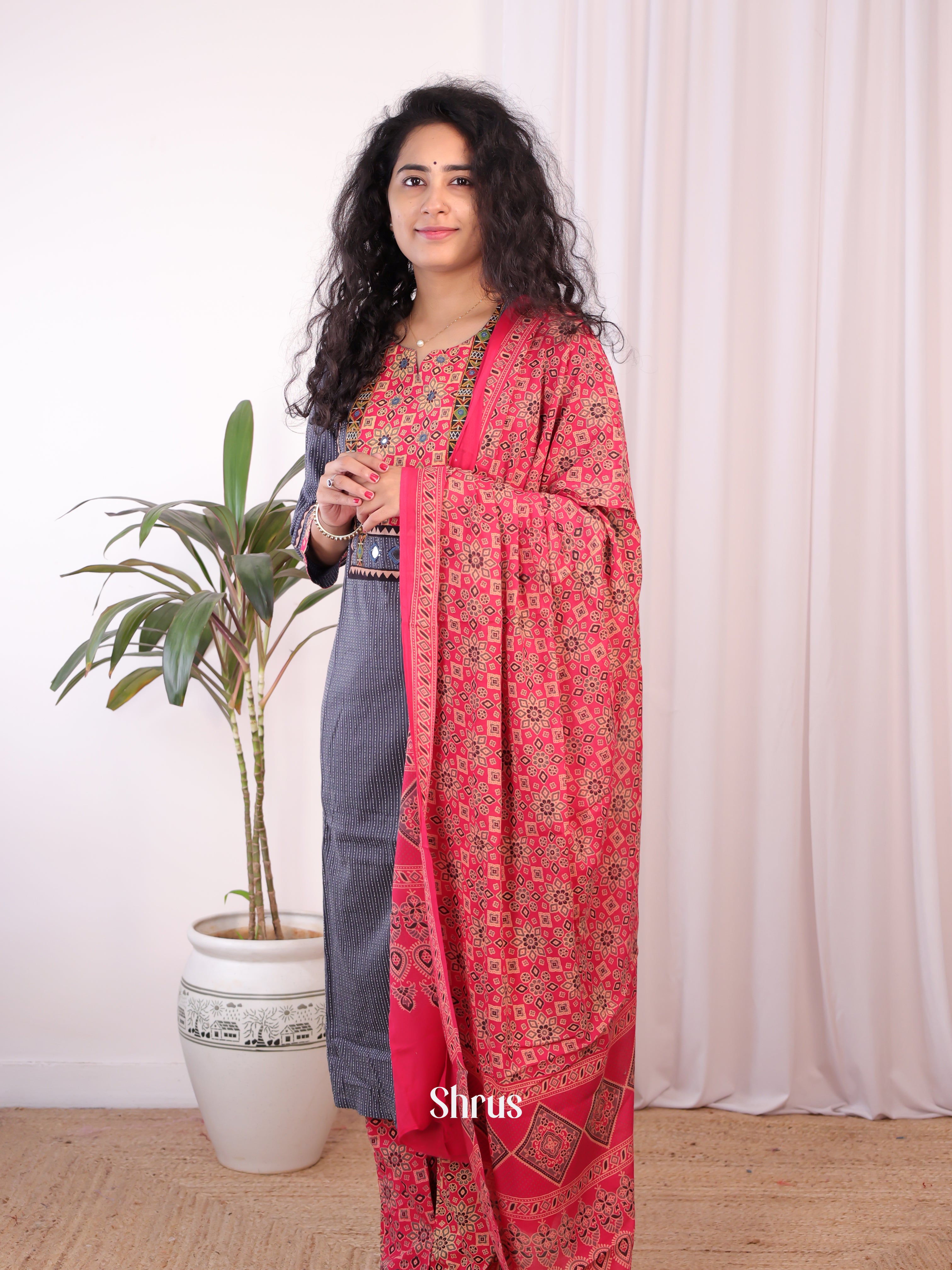 CIS16061 - Readymade Suits - Shop on Shrus.com