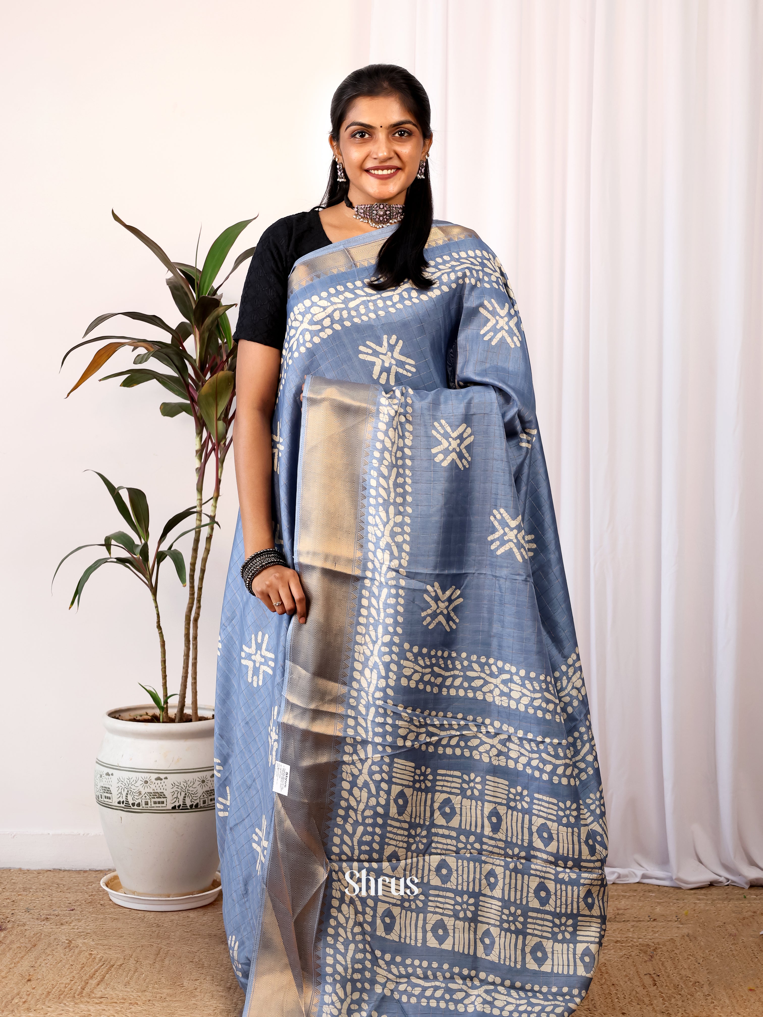 Grey - Semi Crepe Saree - Shop on Shrus.com