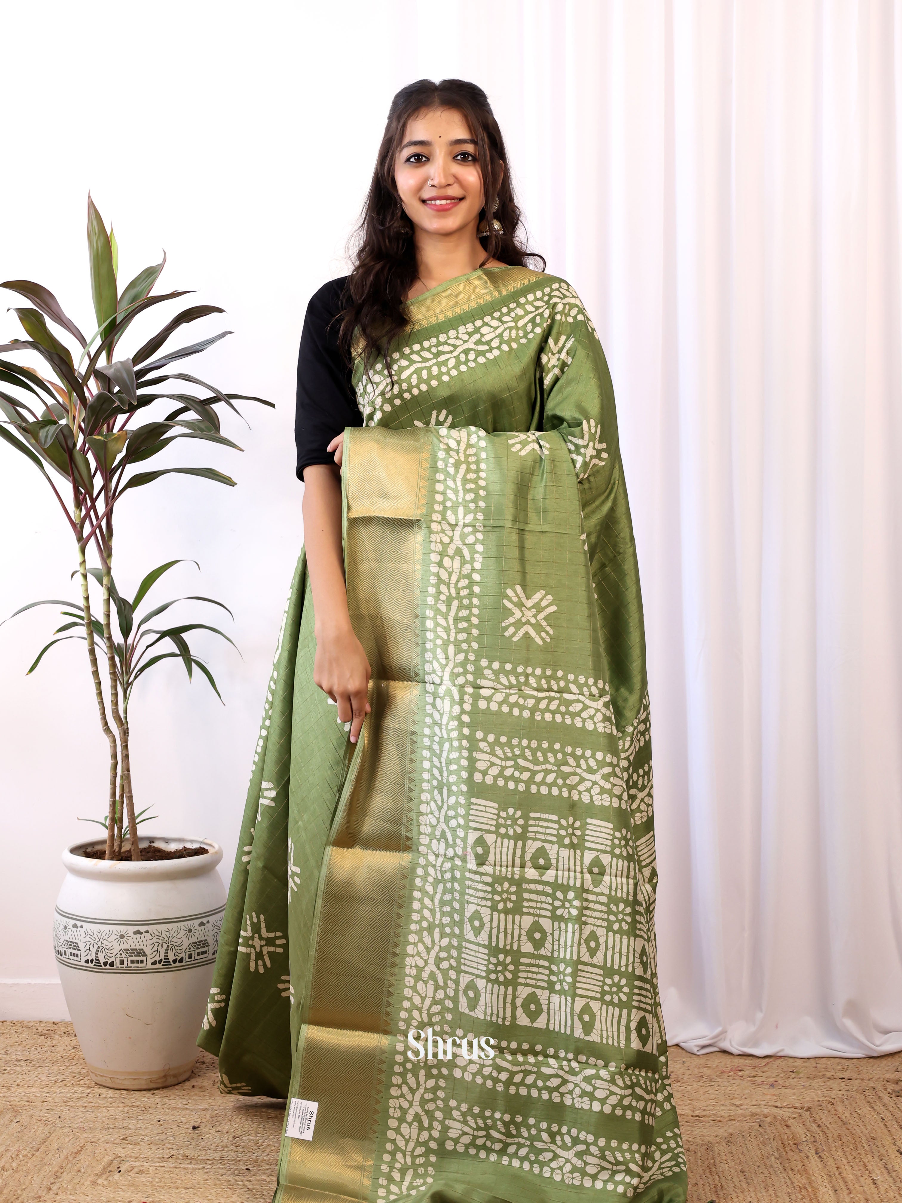 Green- Semi Crepe Saree - Shop on Shrus.com