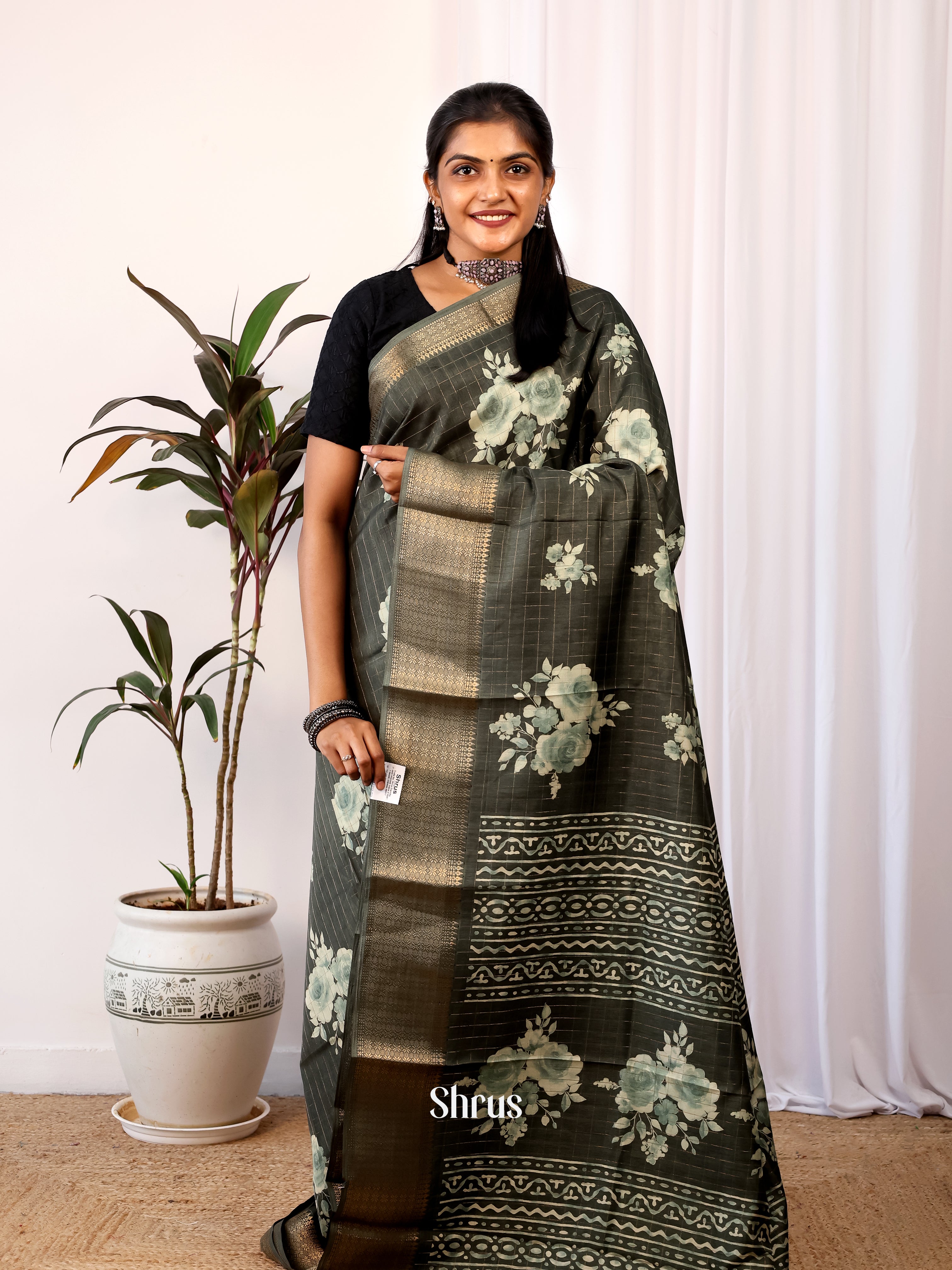 Grey - Semi Crepe Saree - Shop on Shrus.com