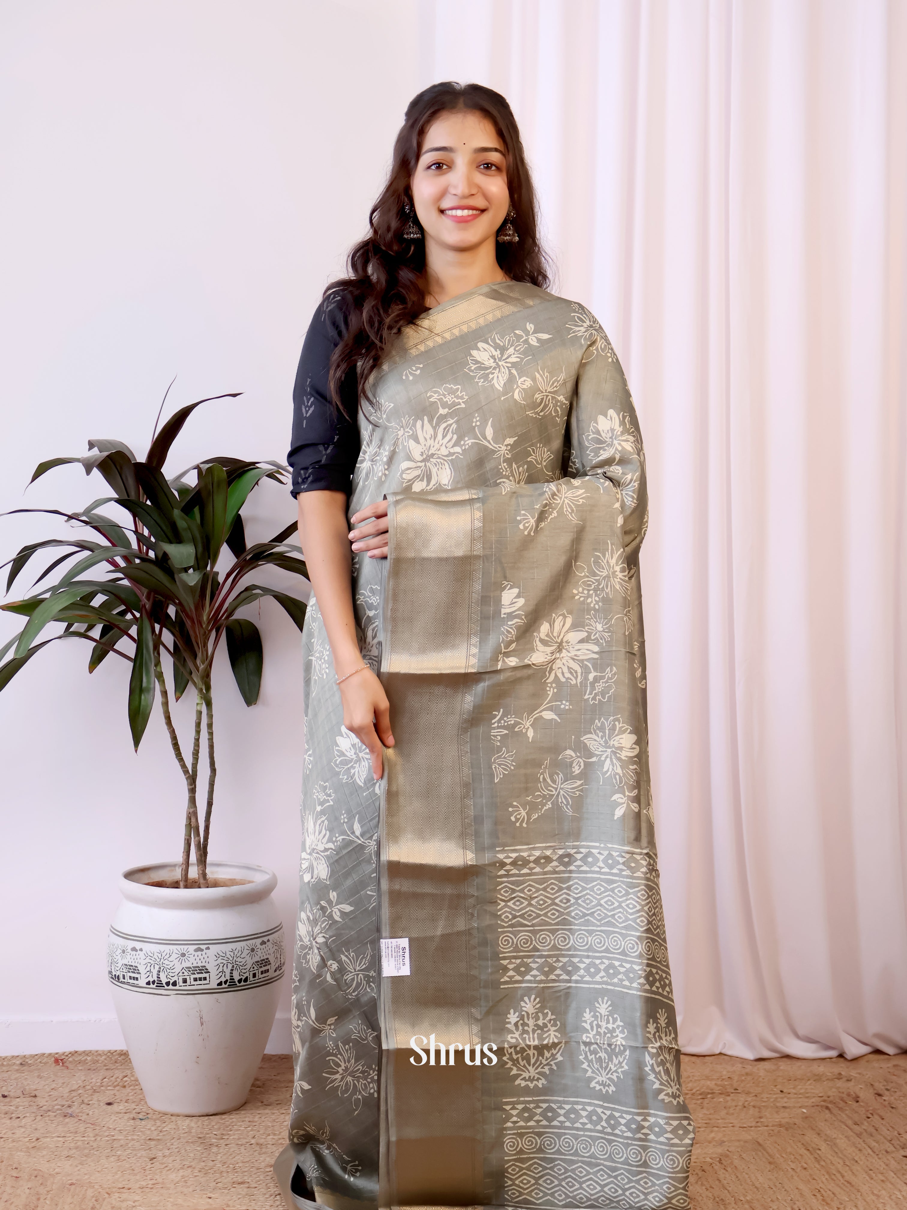 CIS20258 - Semi Crepe Saree - Shop on Shrus.com