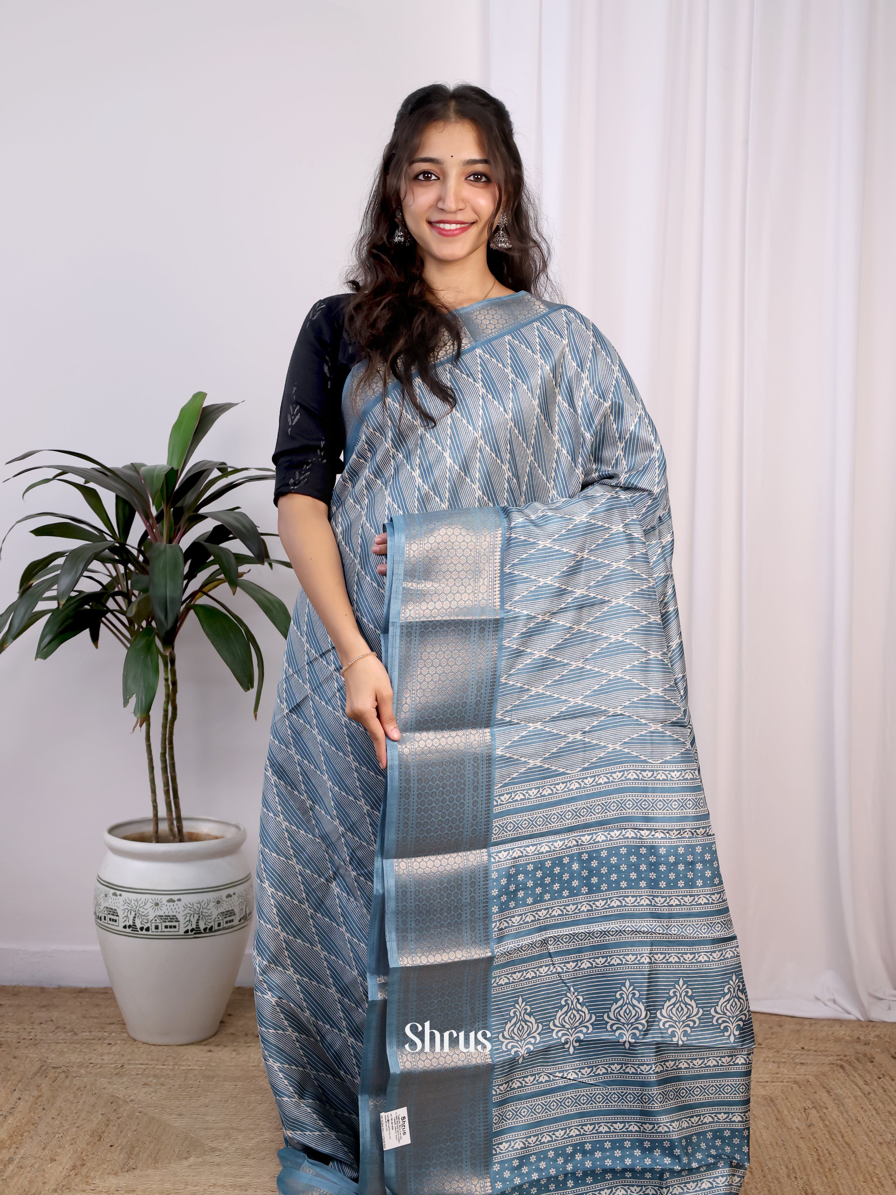 Grey - Semi Crepe Saree - Shop on Shrus.com