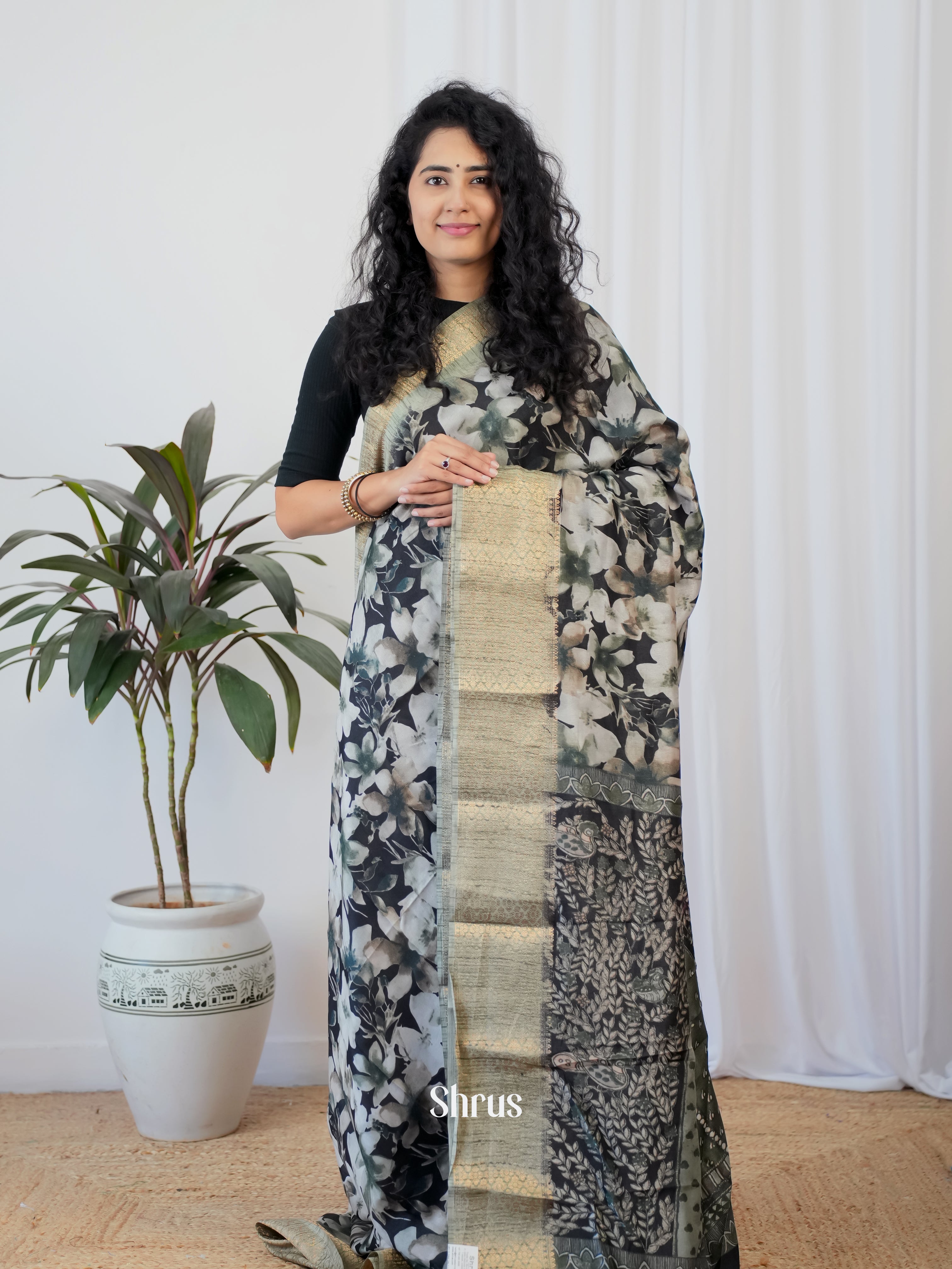 Green & Cream- Semi Crepe Saree - Shop on Shrus.com