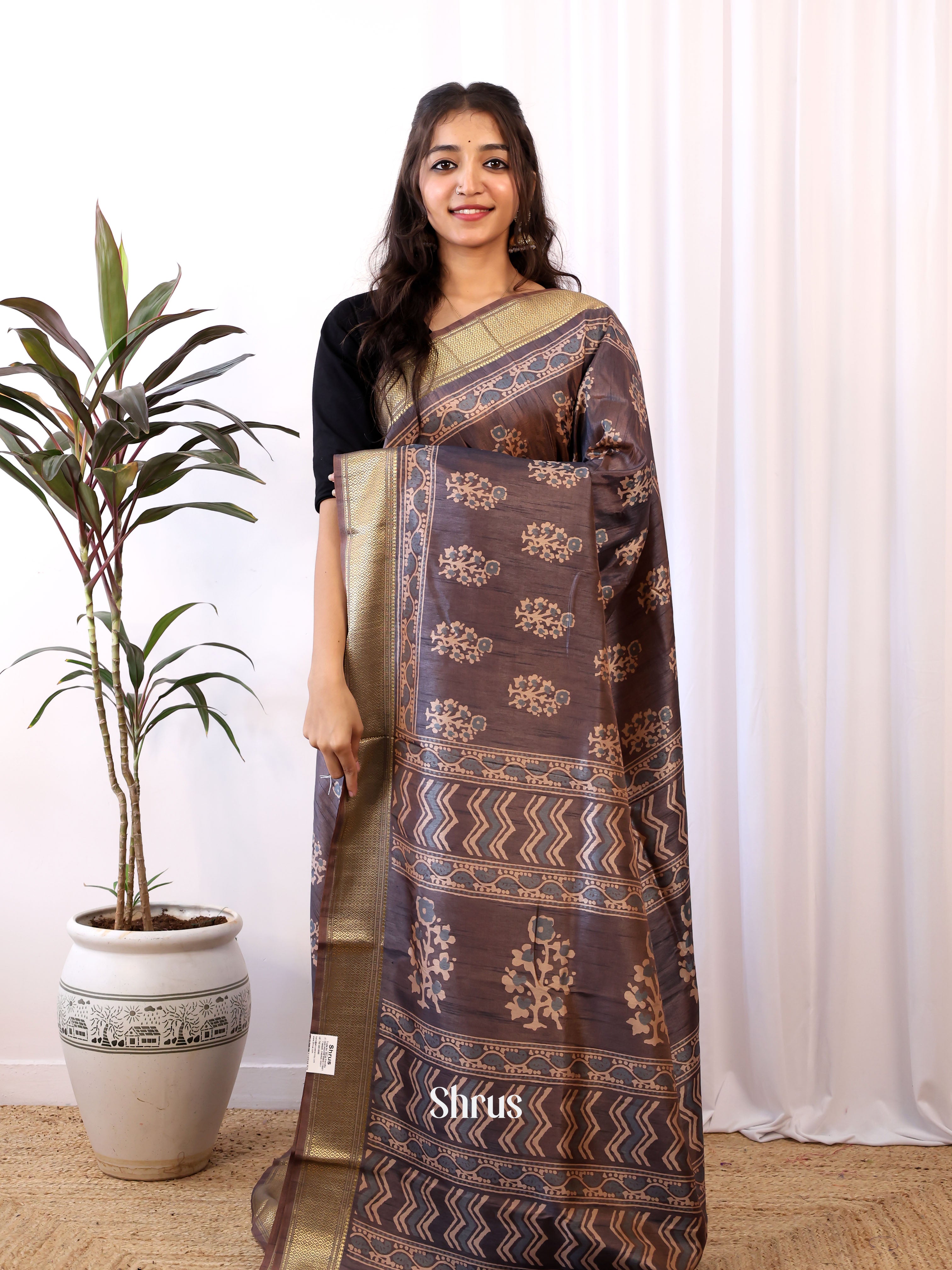 Grey - Semi Crepe Saree - Shop on Shrus.com