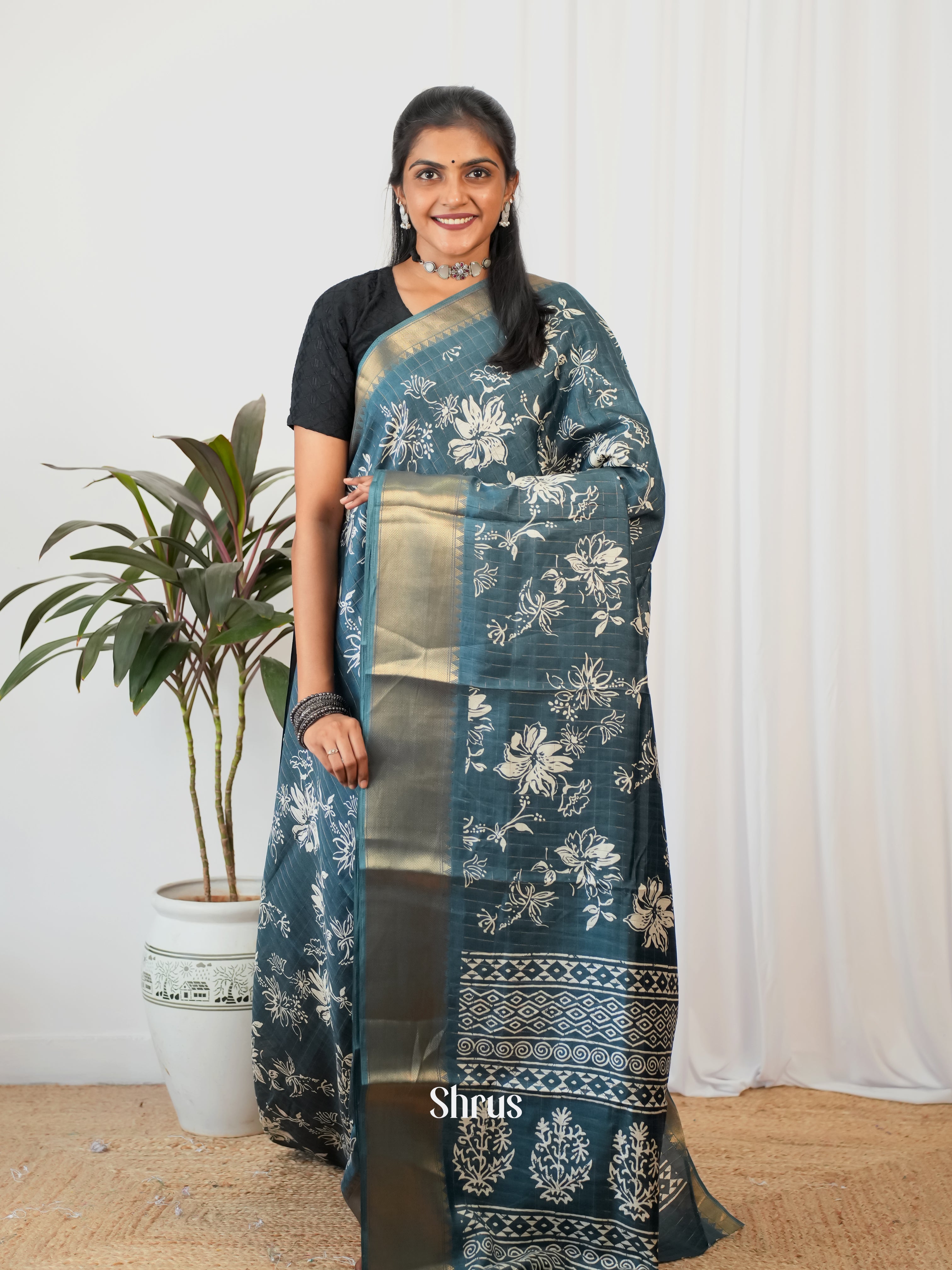 Grey- Semi Crepe Saree - Shop on Shrus.com
