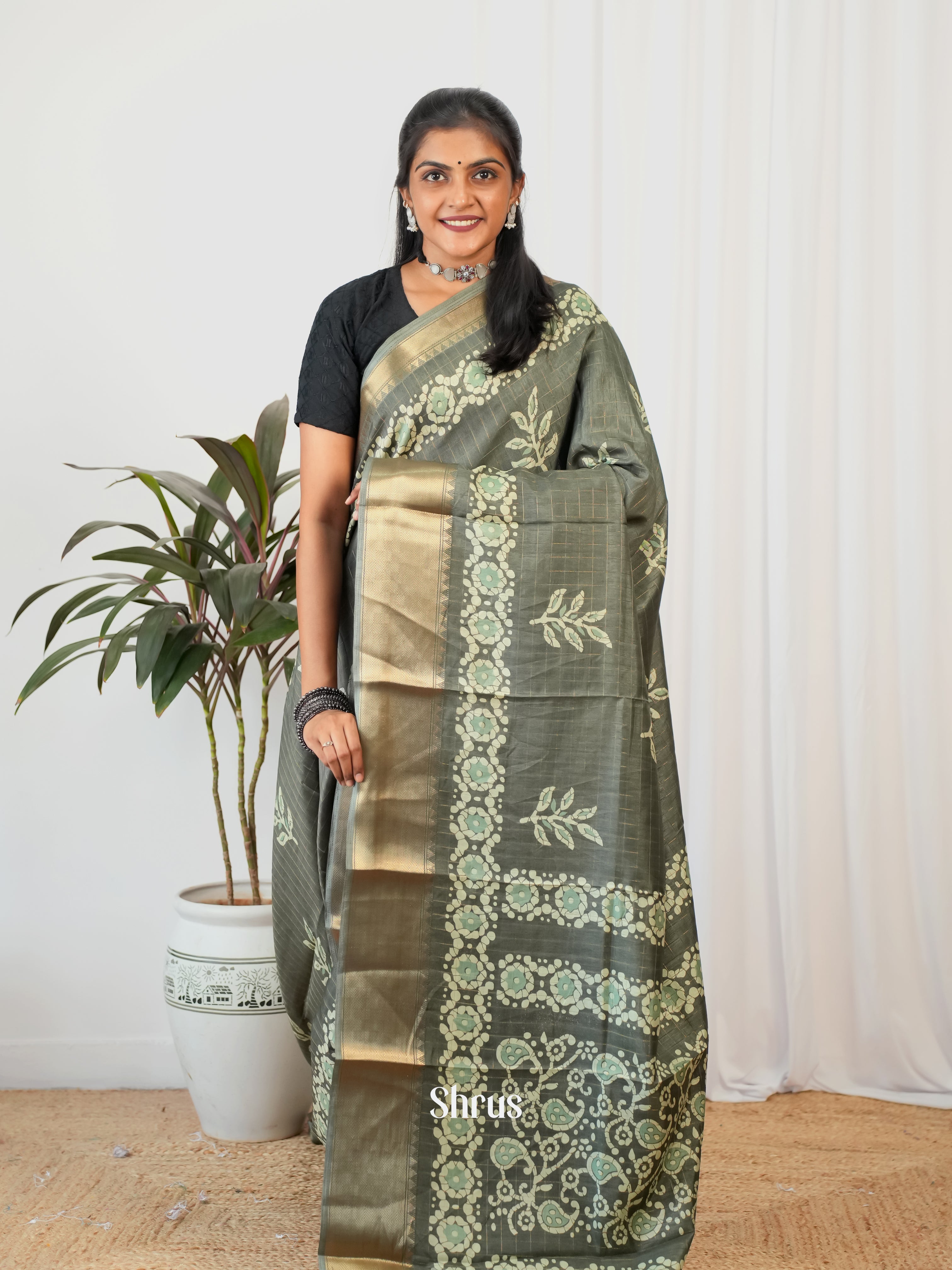 Grey- Semi Crepe Saree - Shop on Shrus.com