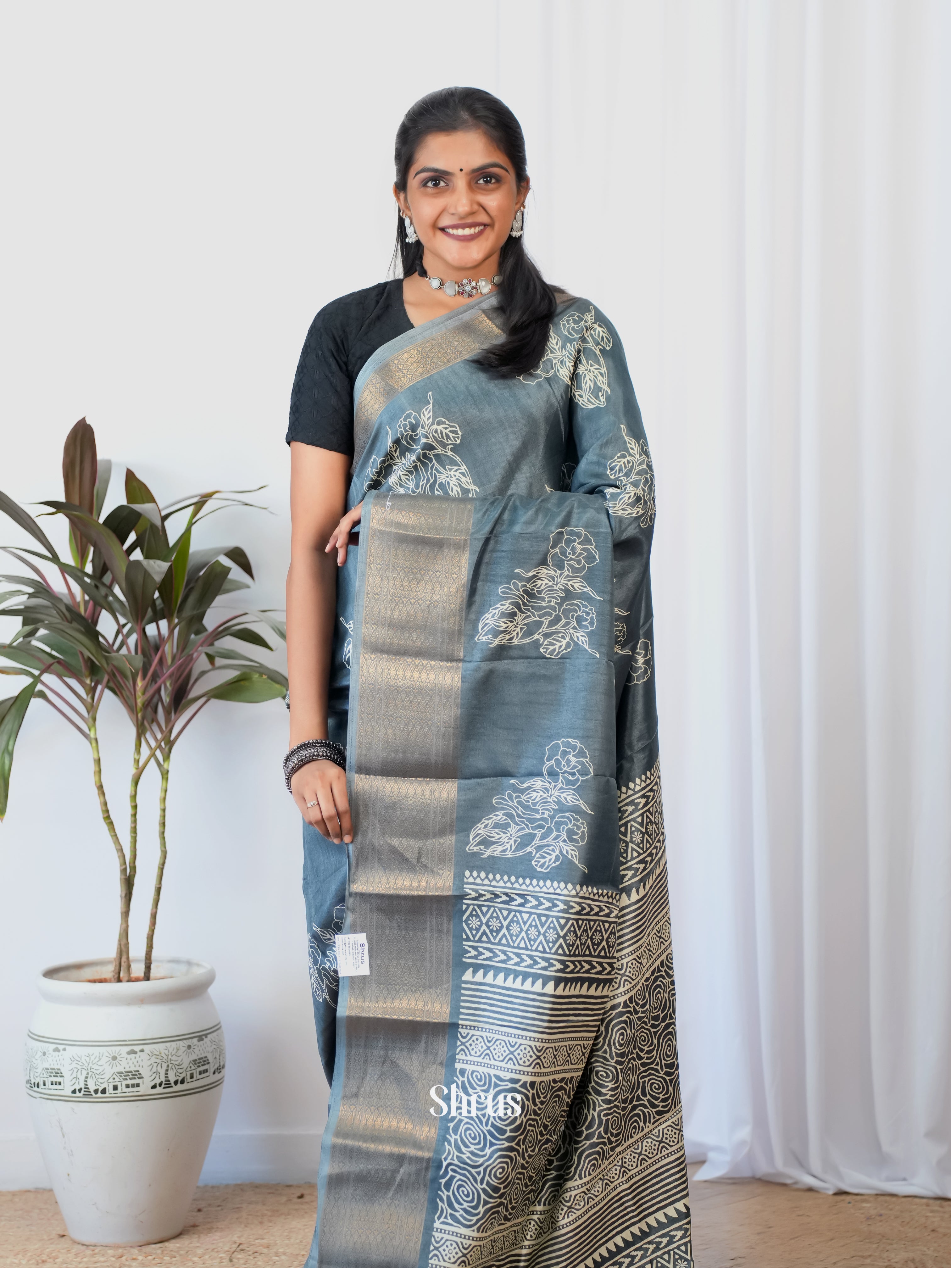Grey - Semi Crepe Saree - Shop on Shrus.com