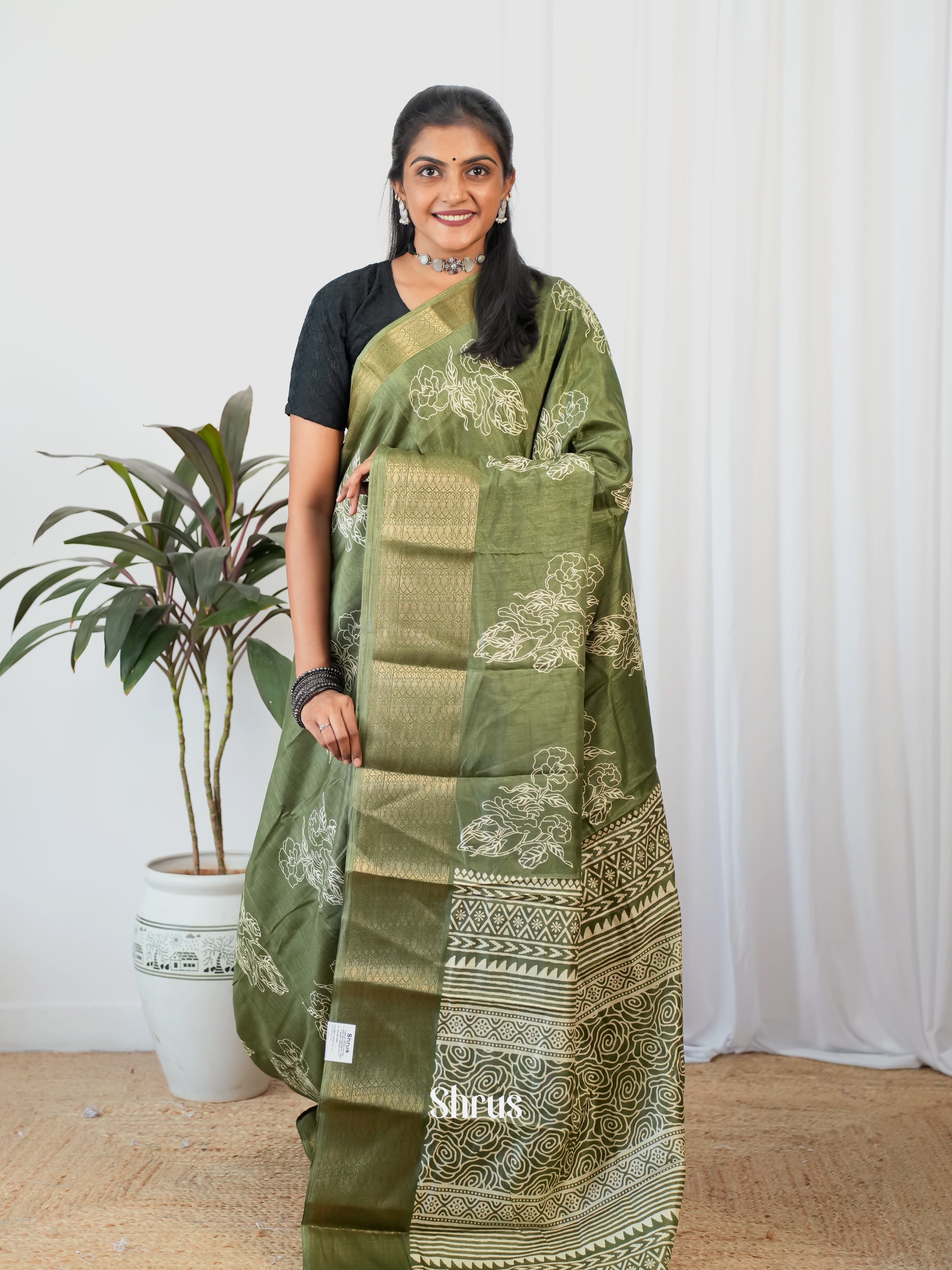 green - Semi Crepe Saree - Shop on Shrus.com