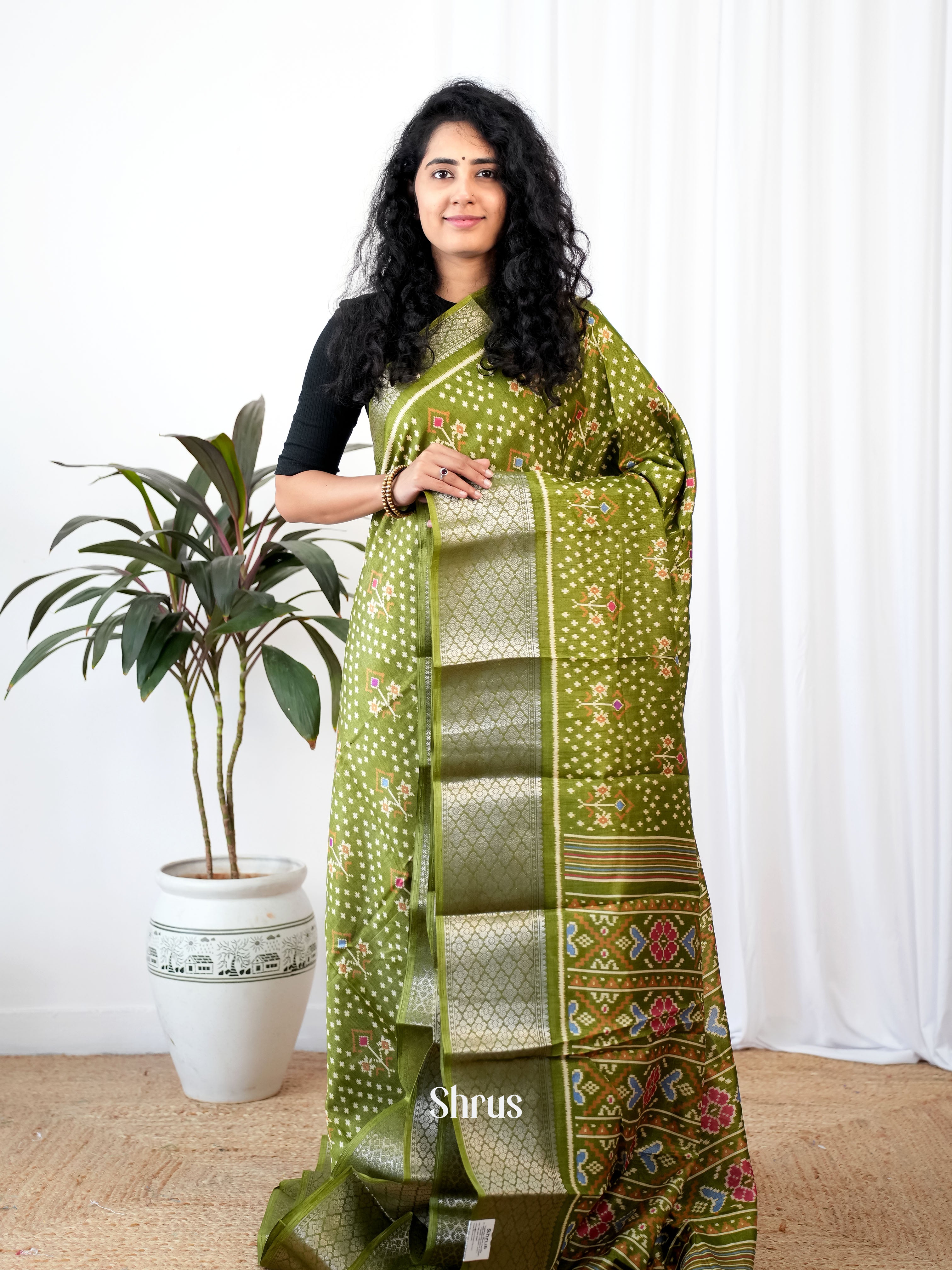 Green - Semi Crepe Saree - Shop on Shrus.com