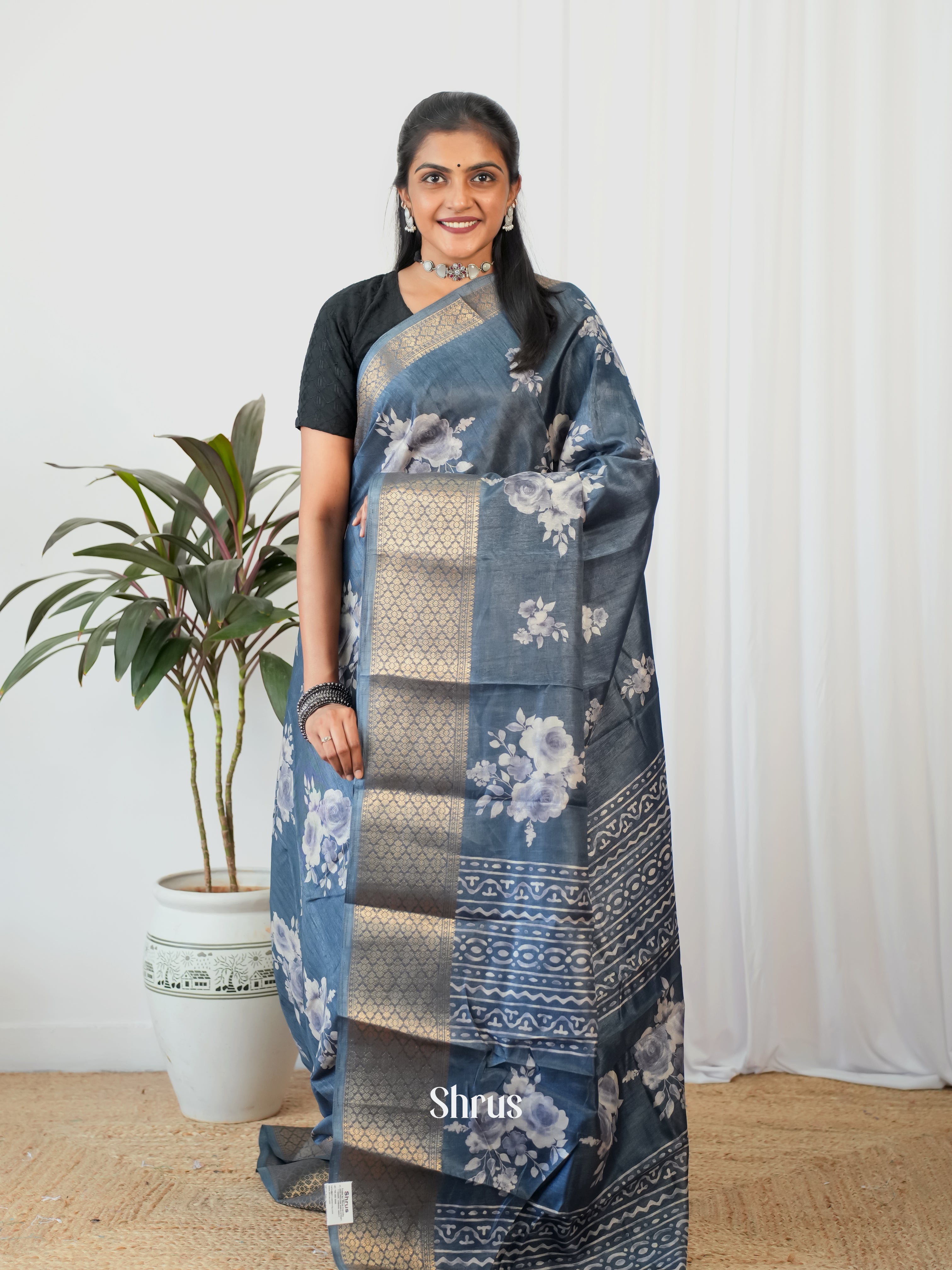 Grey - Semi Crepe Saree - Shop on Shrus.com