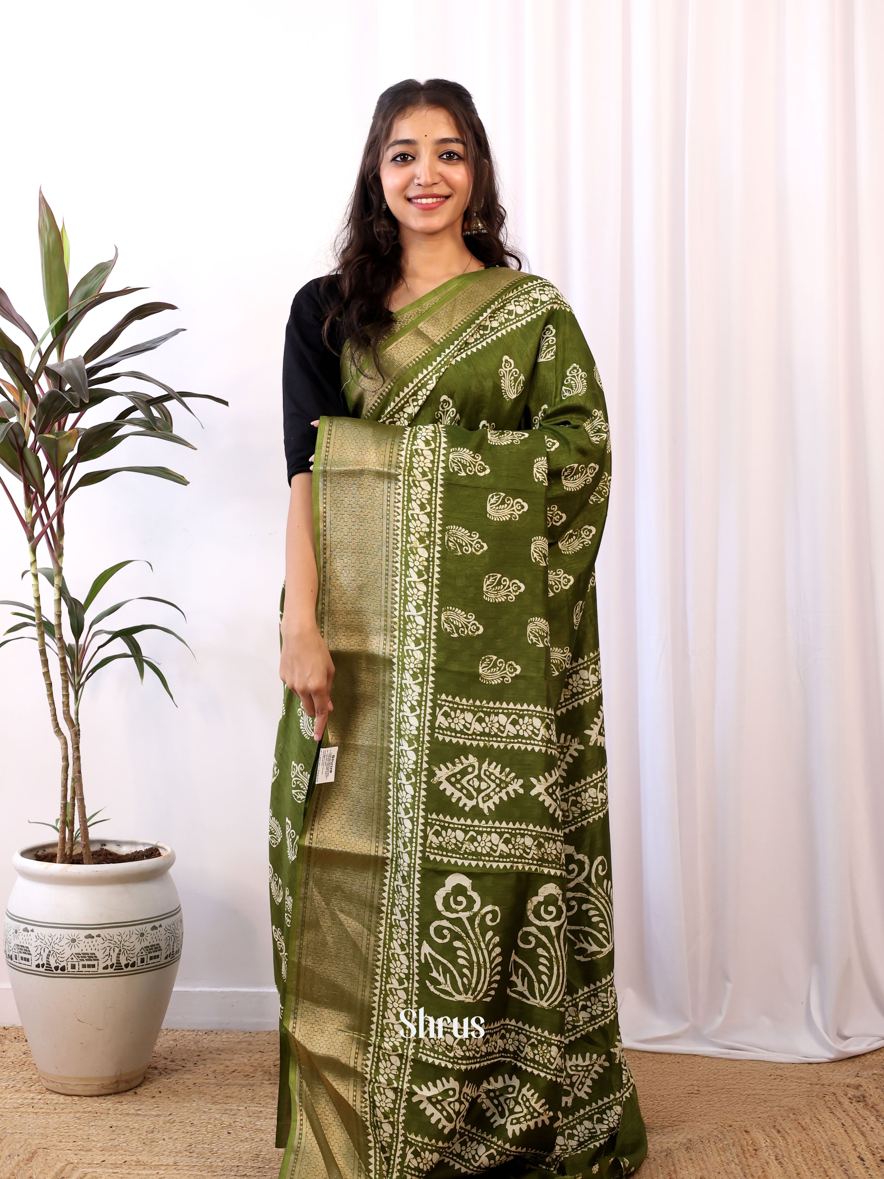 Green - Semi Crepe Saree - Shop on Shrus.com