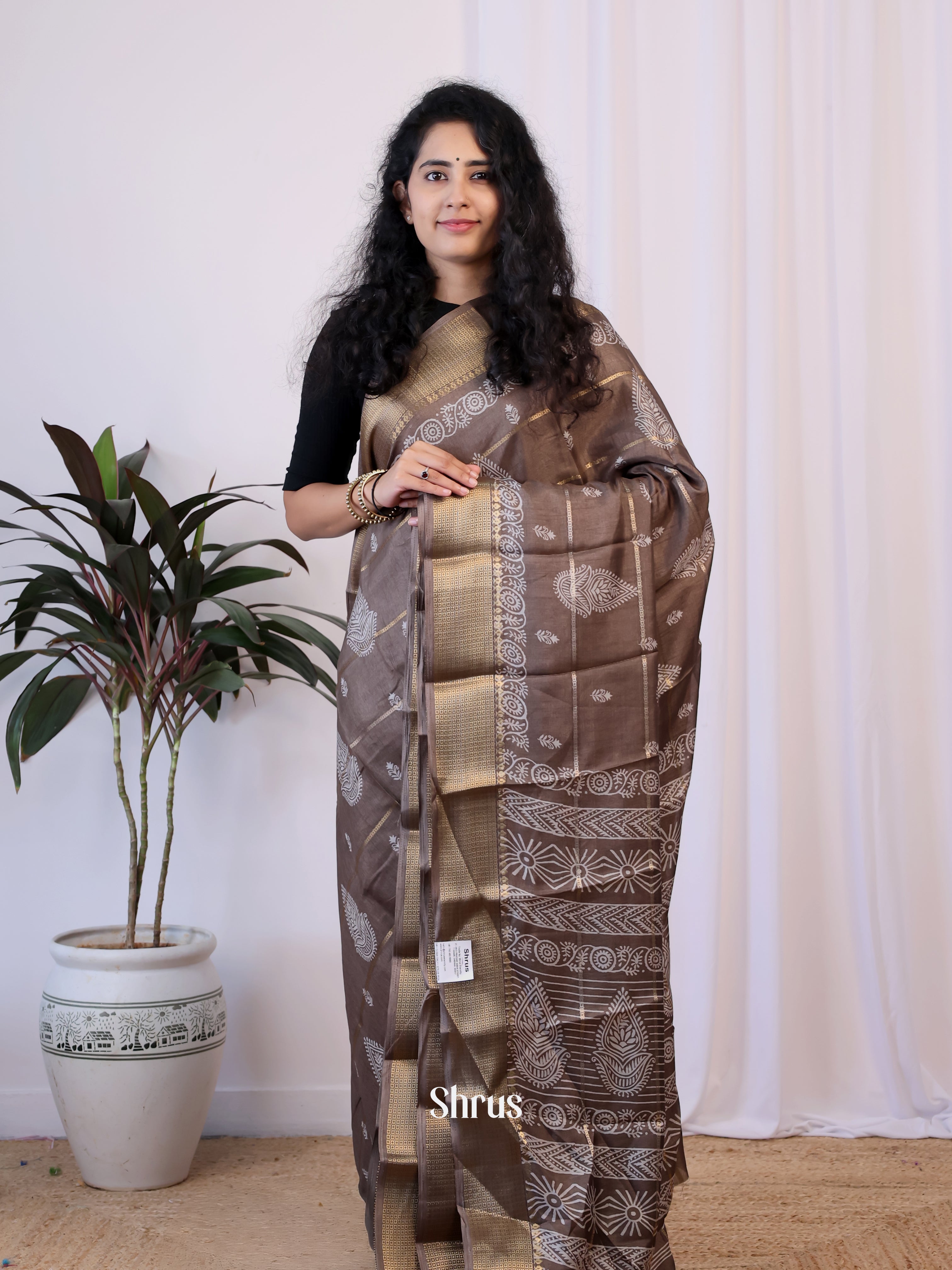 CIS21196 - Semi Crepe Saree - Shop on Shrus.com