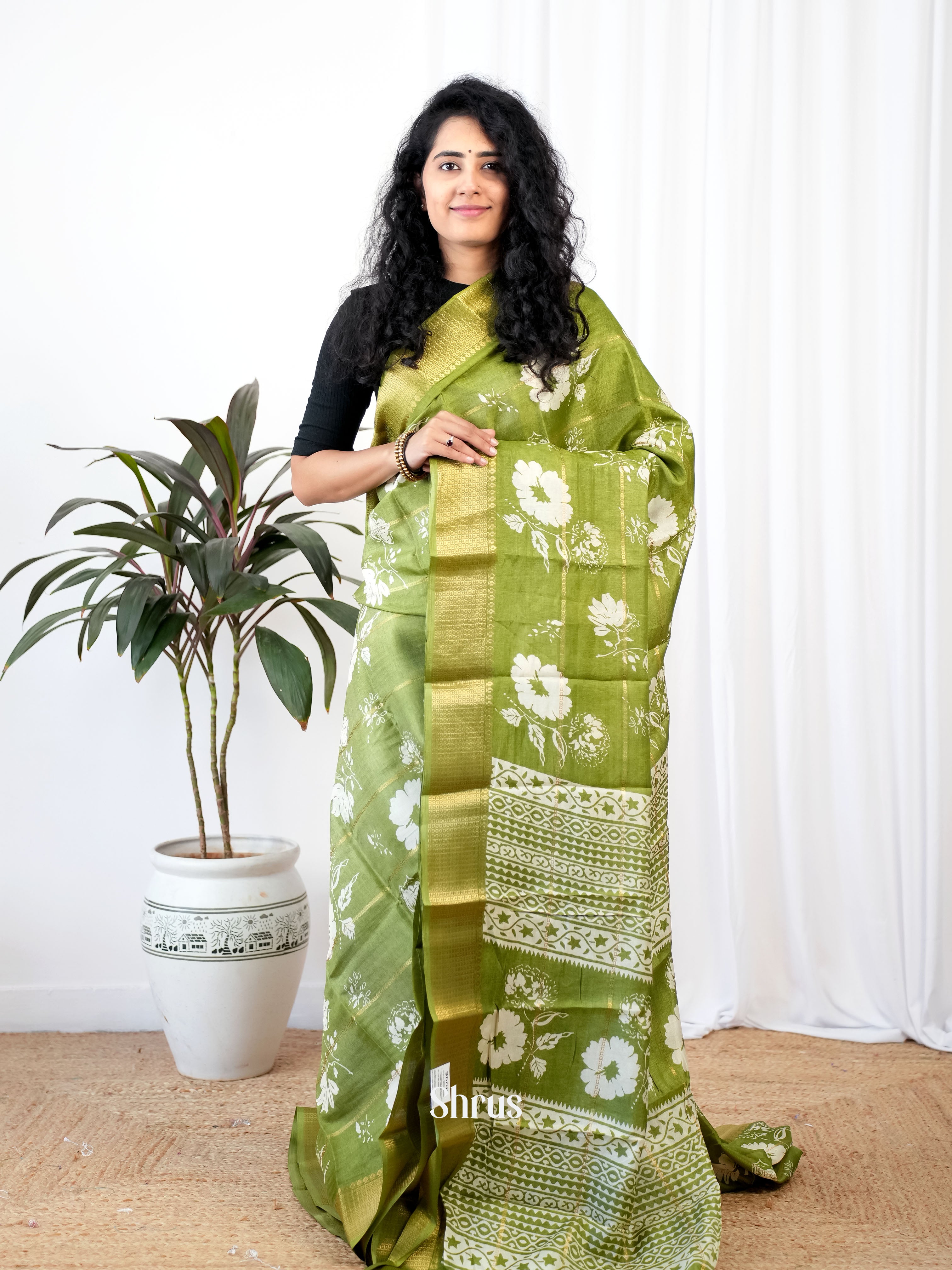 Green - Semi Crepe Saree - Shop on Shrus.com