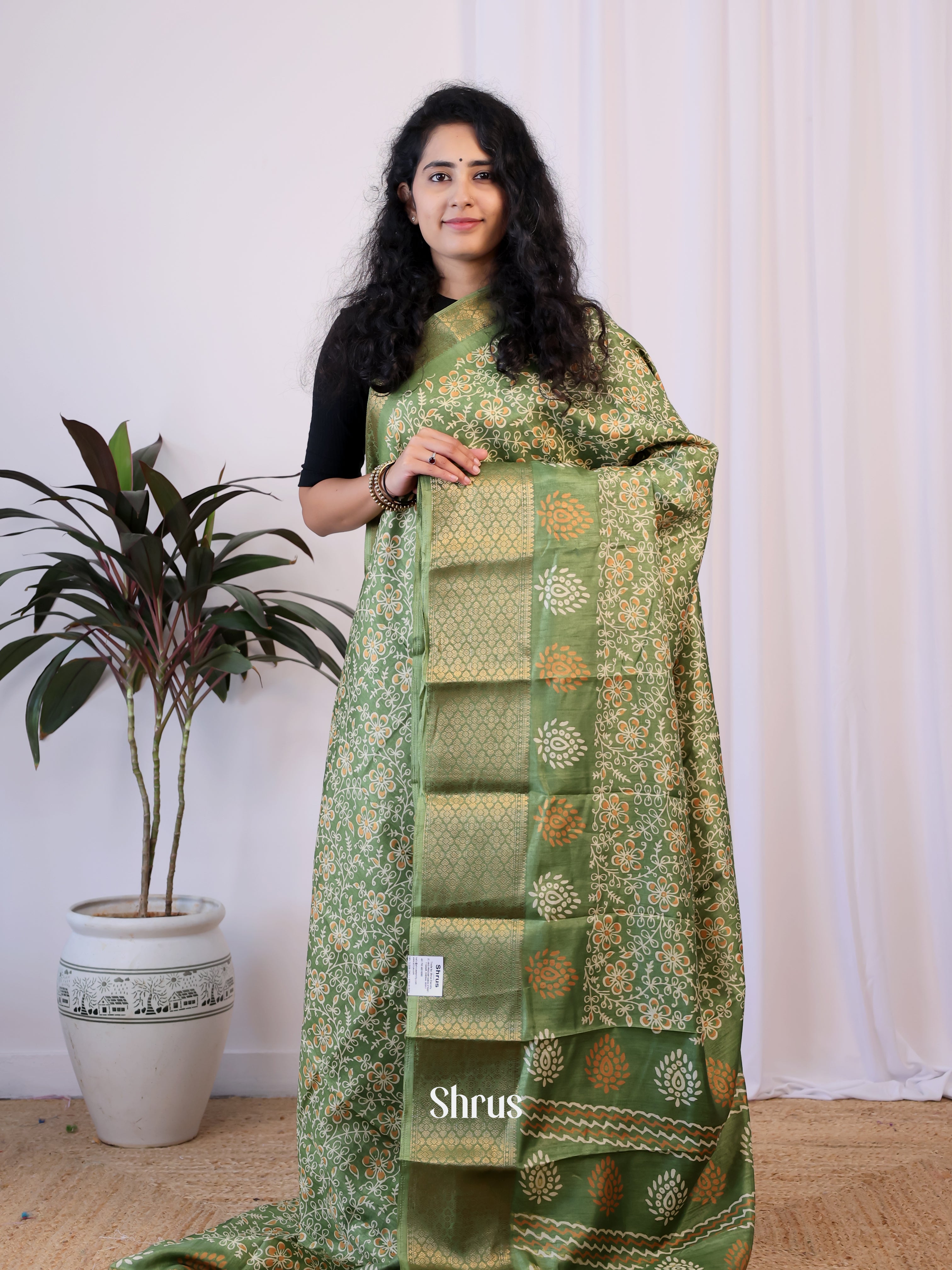 CIS21310 - Semi Crepe Saree - Shop on Shrus.com