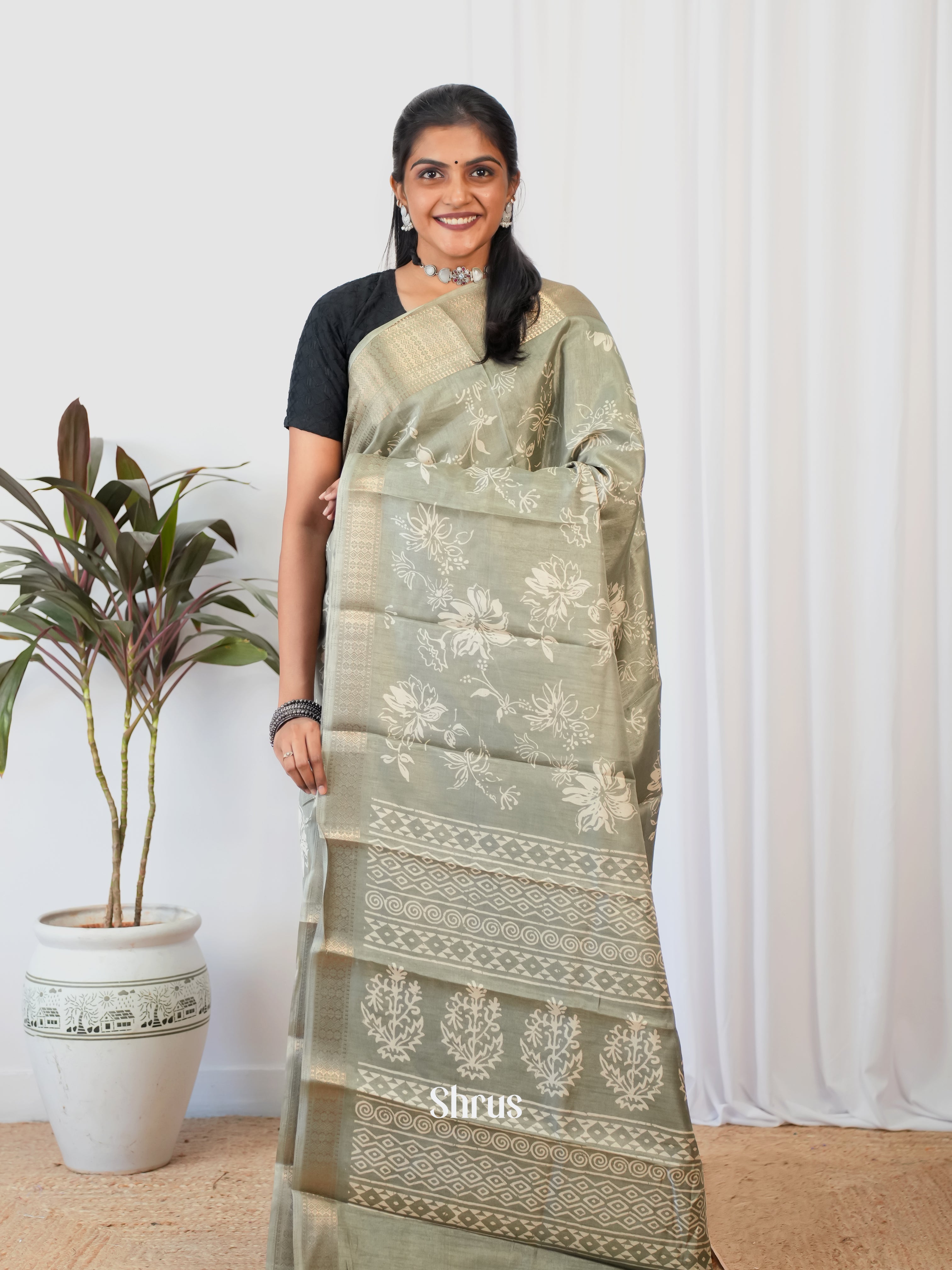 Grey- Semi Crepe Saree - Shop on Shrus.com