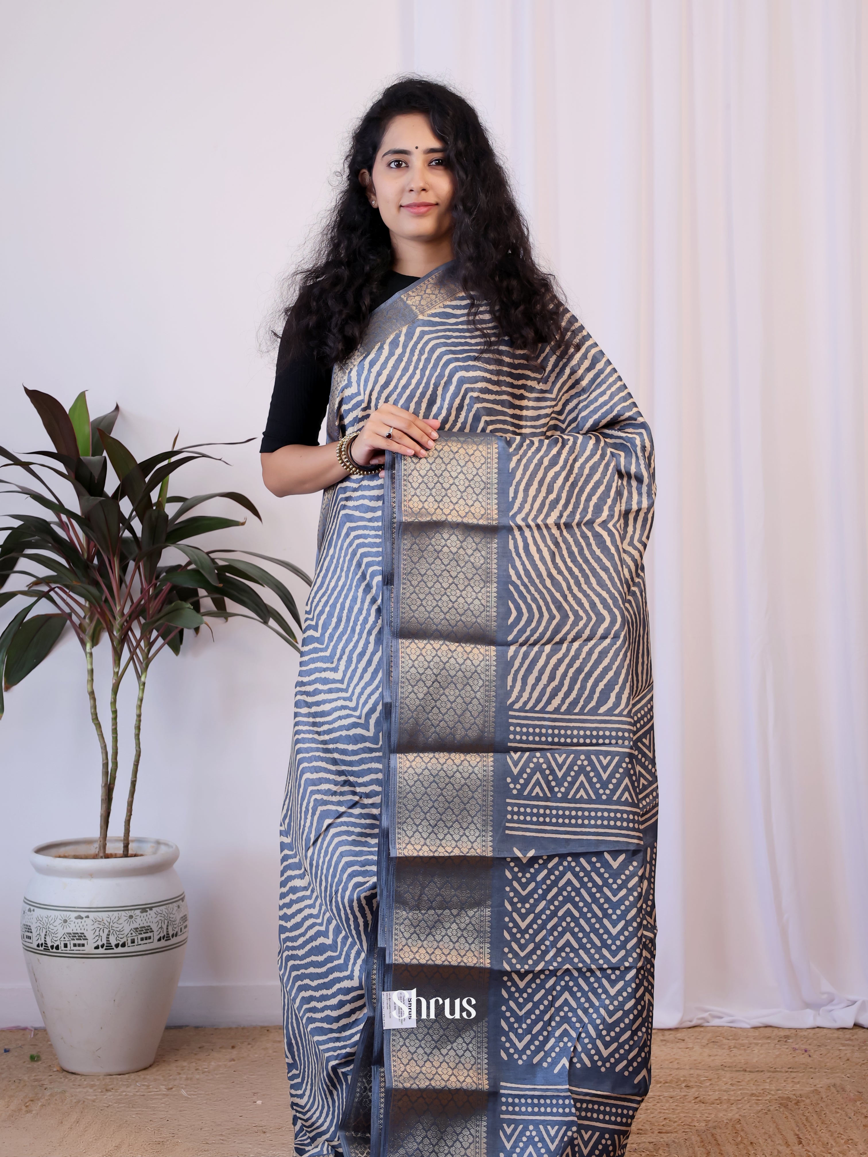 CIS21355 - Semi Crepe Saree - Shop on Shrus.com