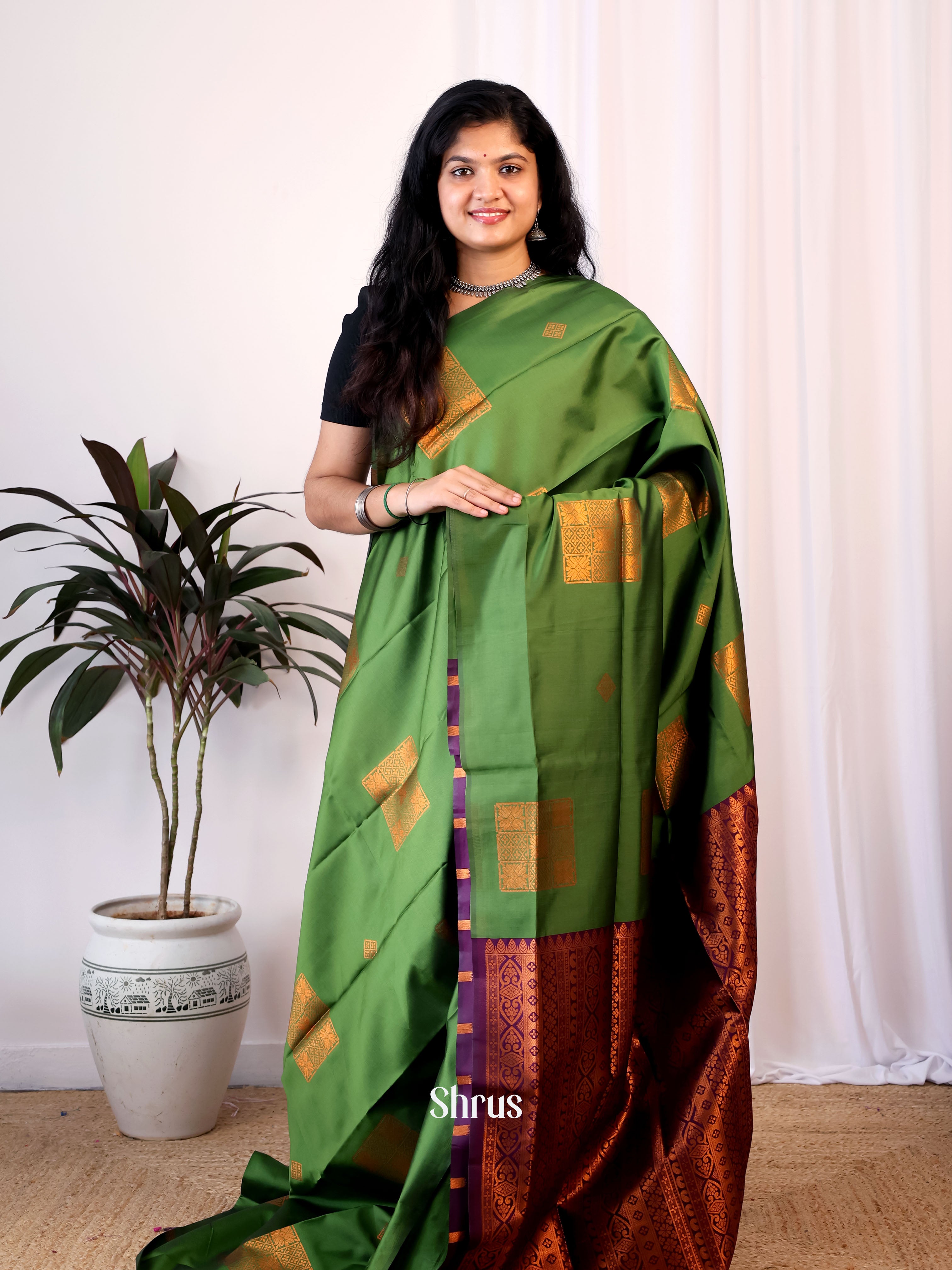 CIS24111 - Semi Crepe saree - Shop on Shrus.com